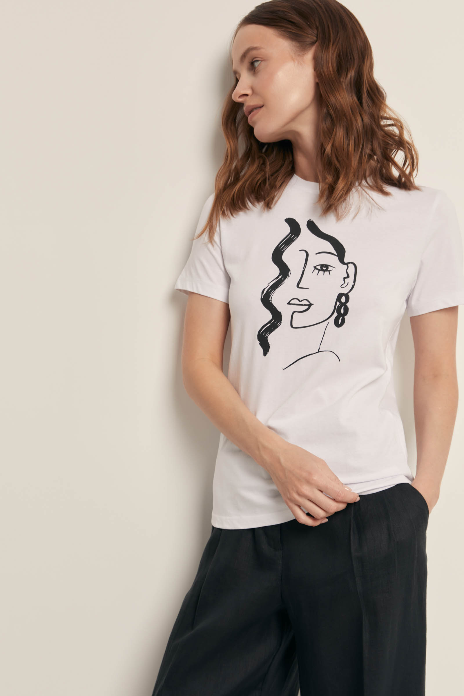 Футболка приталенного силуэта с принтом 990₽