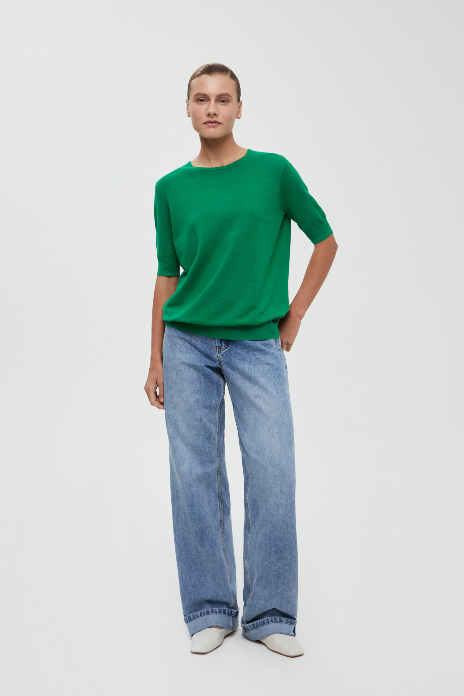 Джемпер с коротким рукавом и округлой горловиной