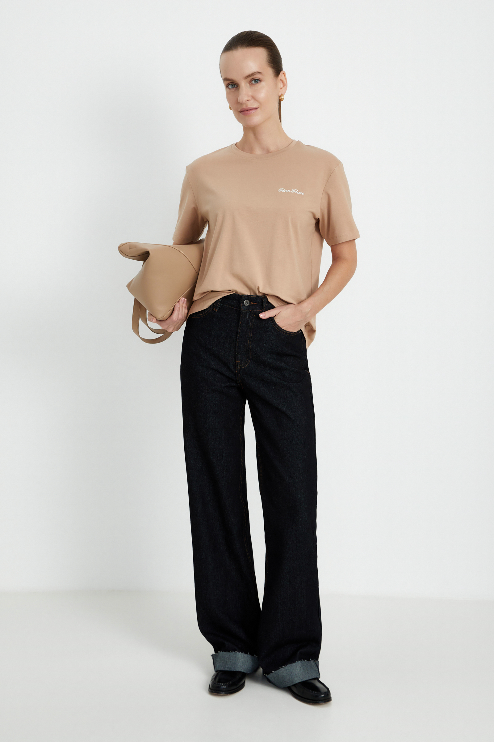 Базовая футболка прямого кроя