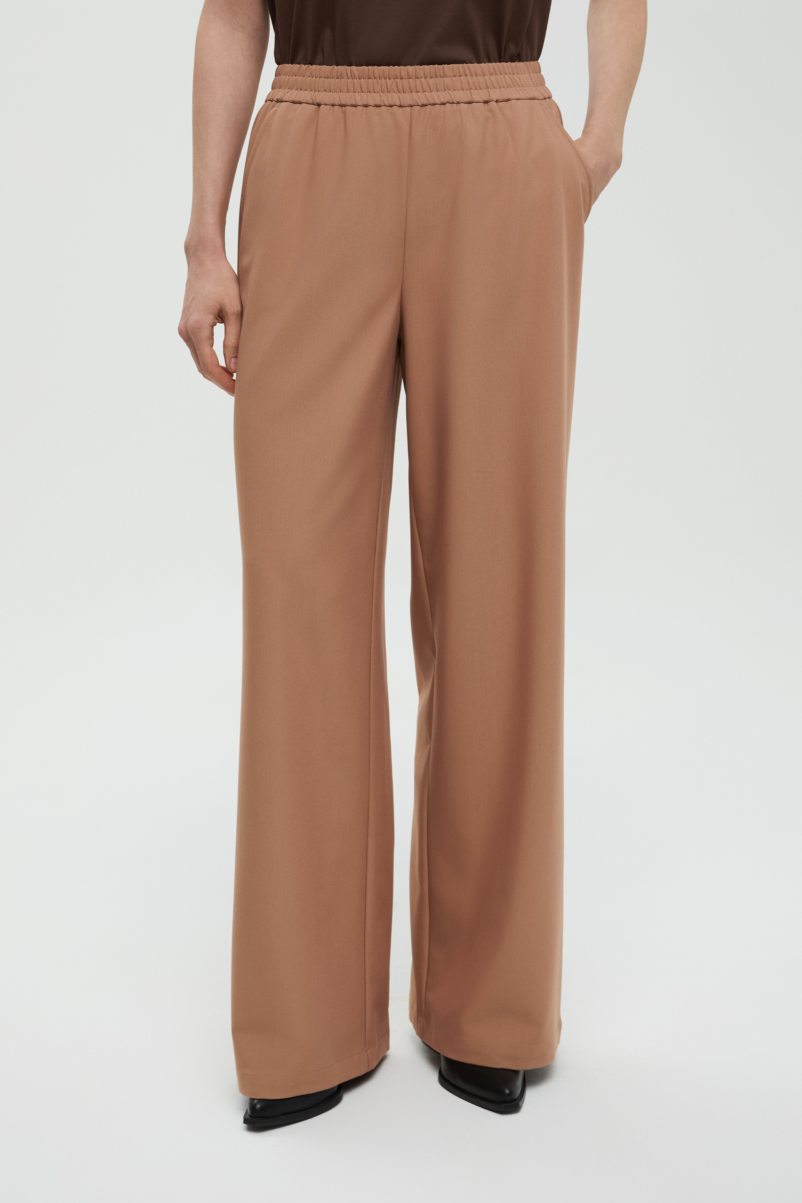 Брюки широкого кроя на резинке 2490₽