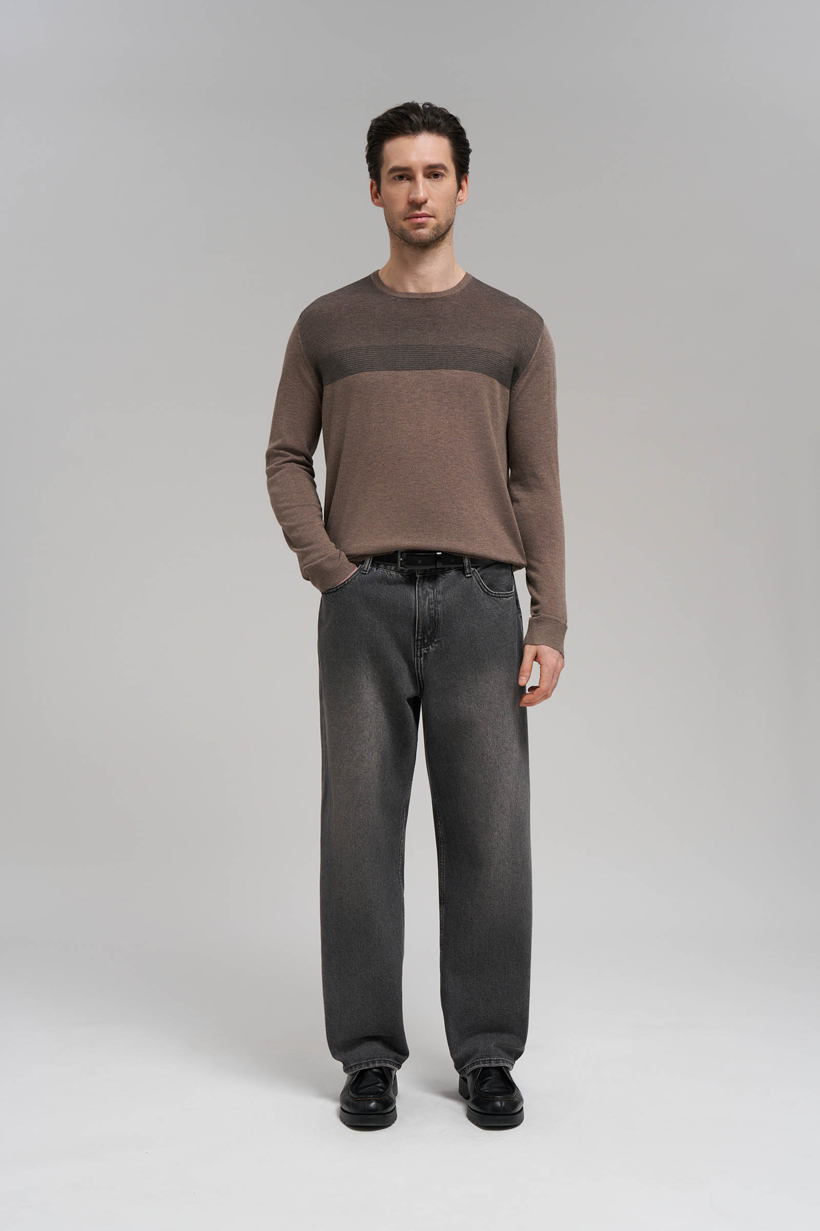 Джемпер полуприлегающего кроя с шерстью 5999₽