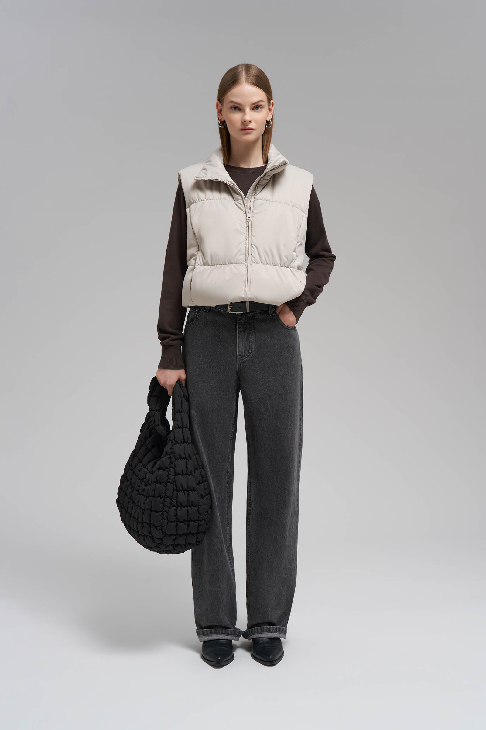 Утепленный жилет с искусственным наполнителем 7999₽