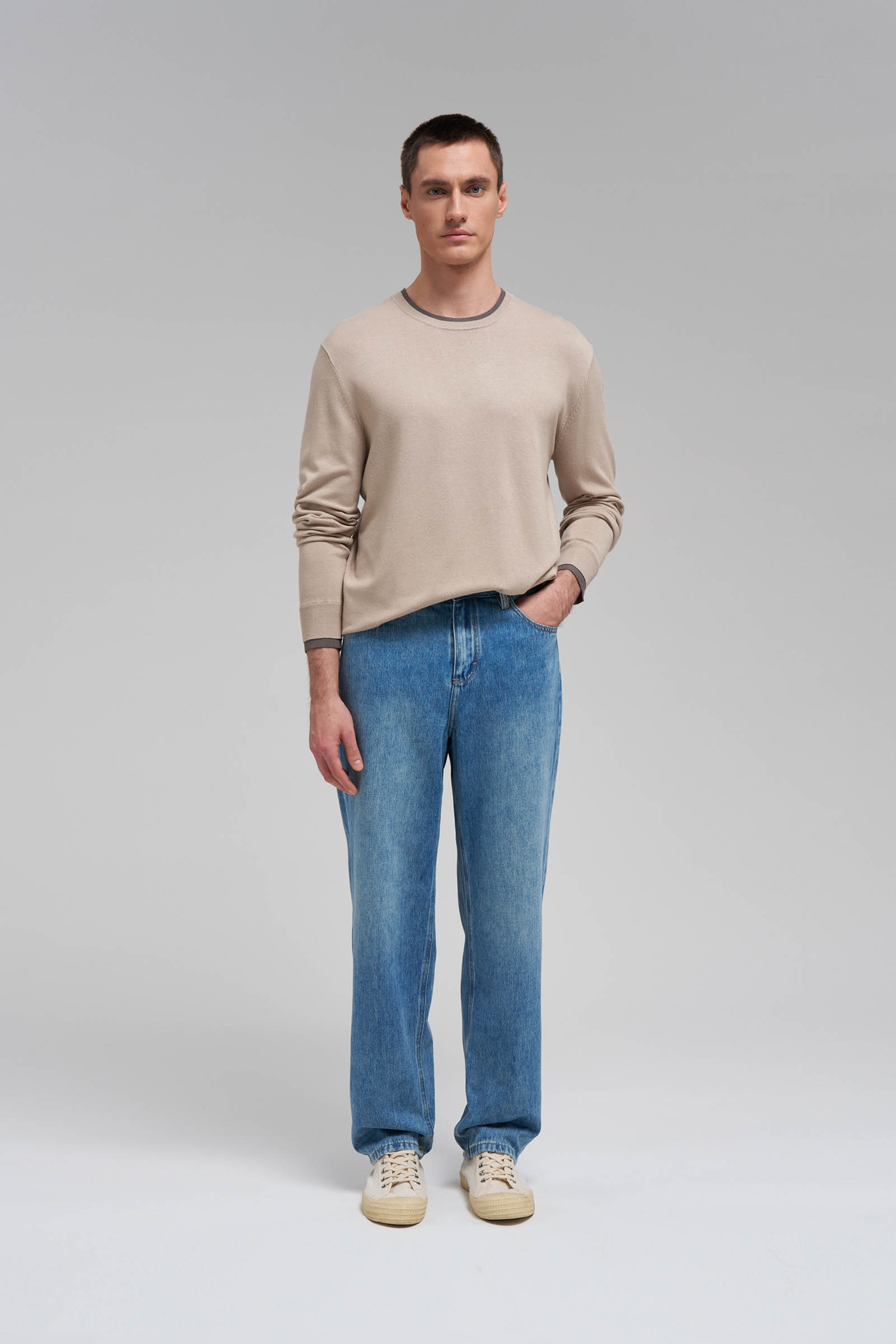 Легкий базовый джемпер полуприлегающего кроя 4999₽