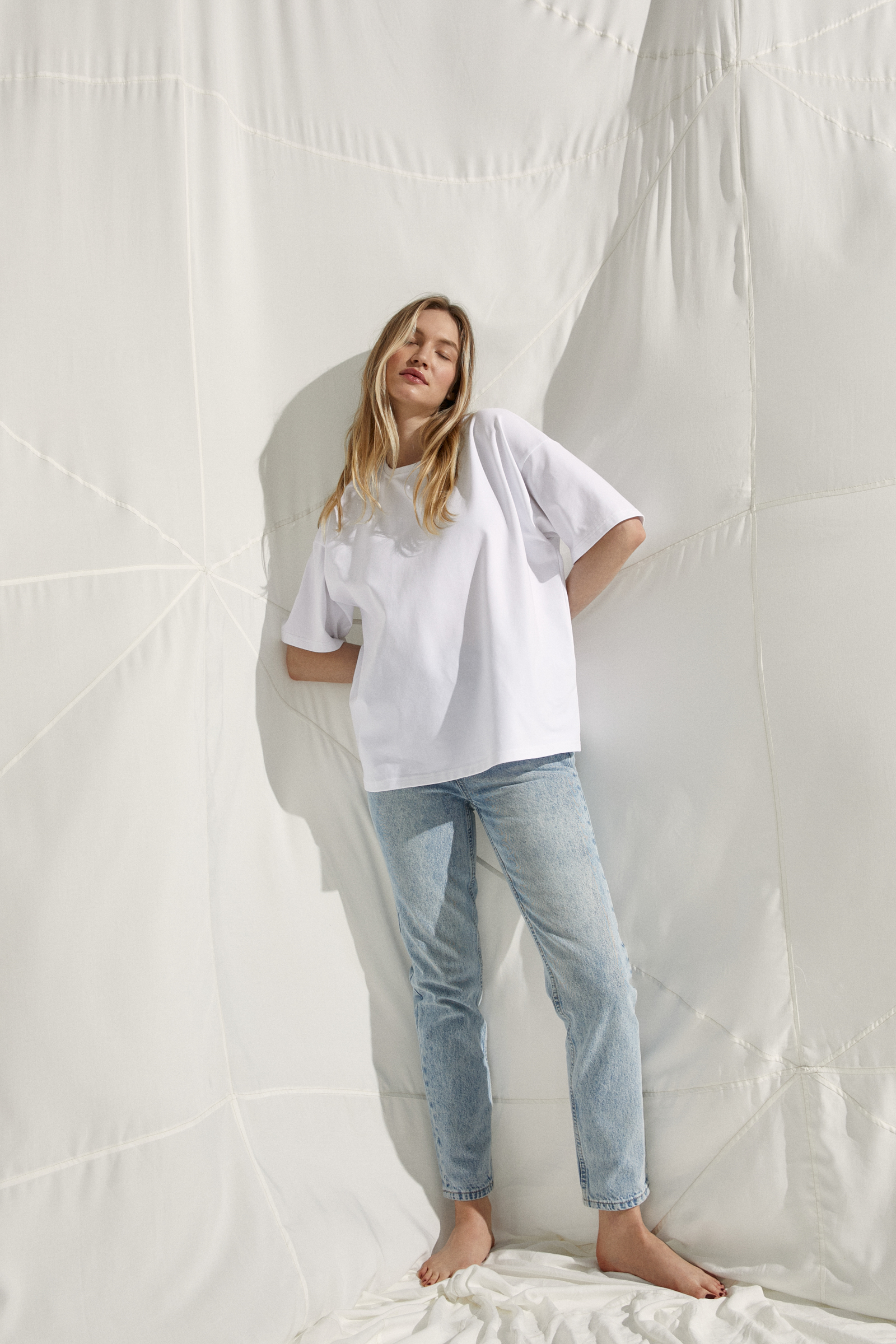 Джинсы tapered fit женские