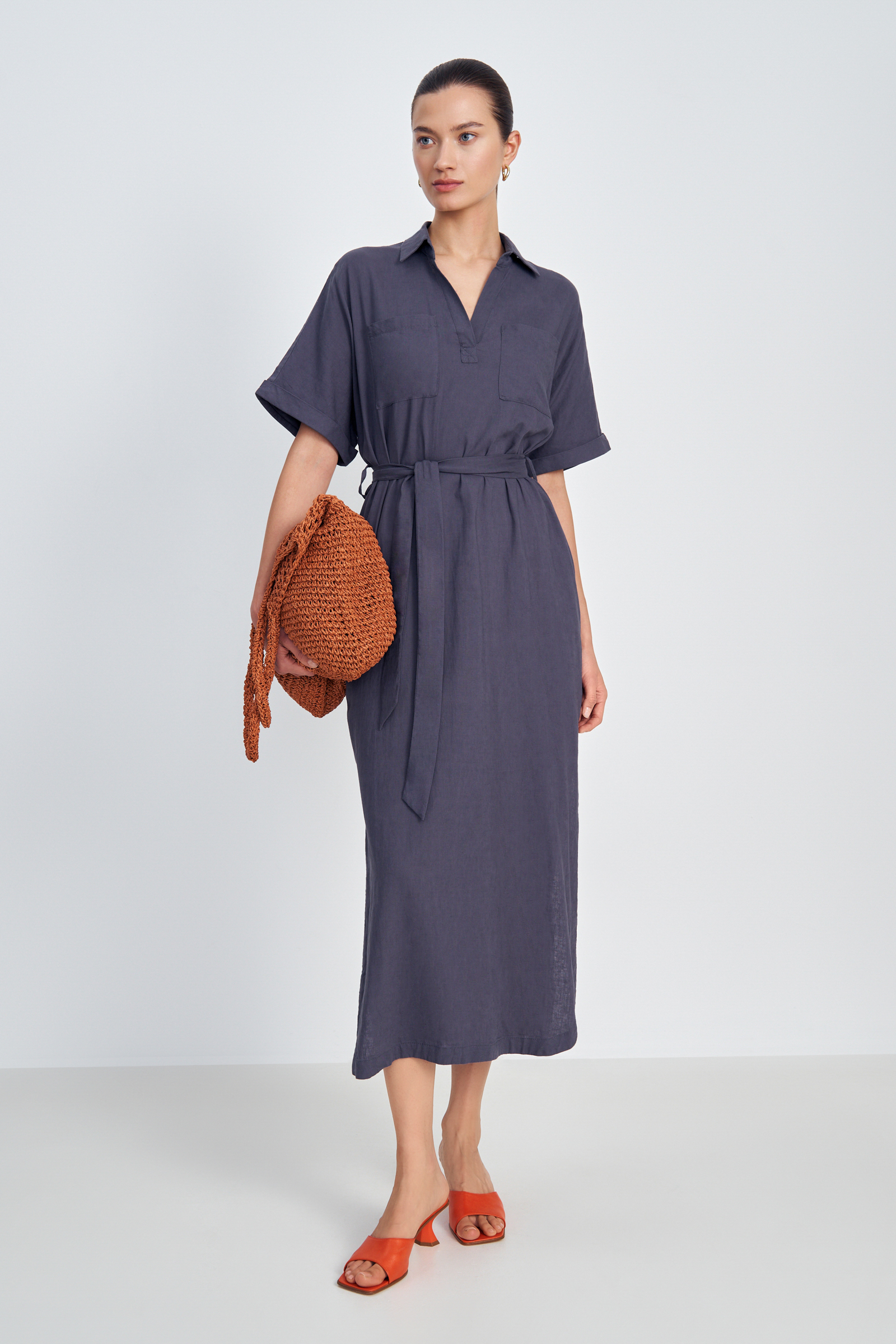 Платье из льна с коротким рукавом и поясом 4990₽