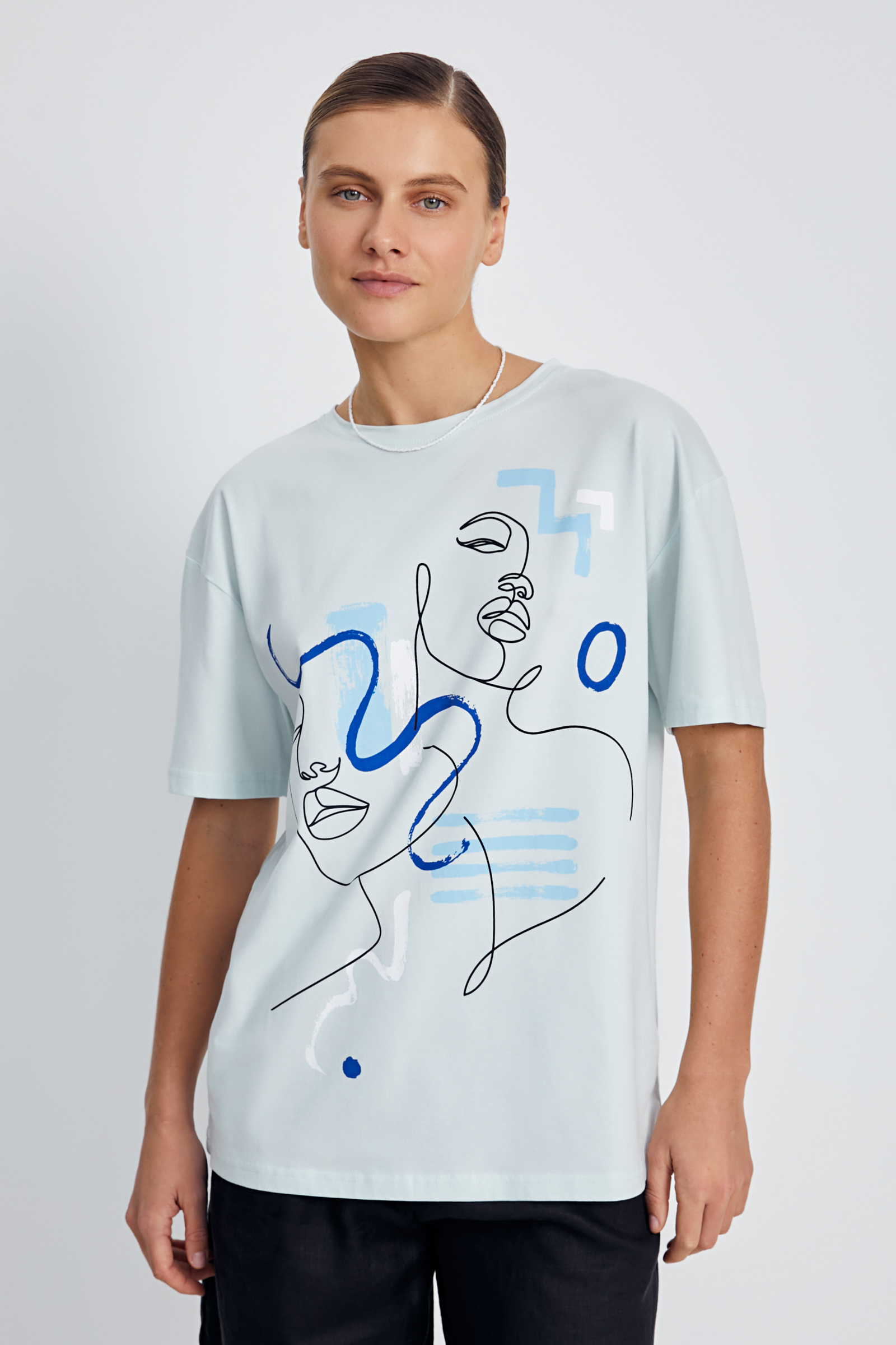 Футболка с абстрактным принтом 1490₽