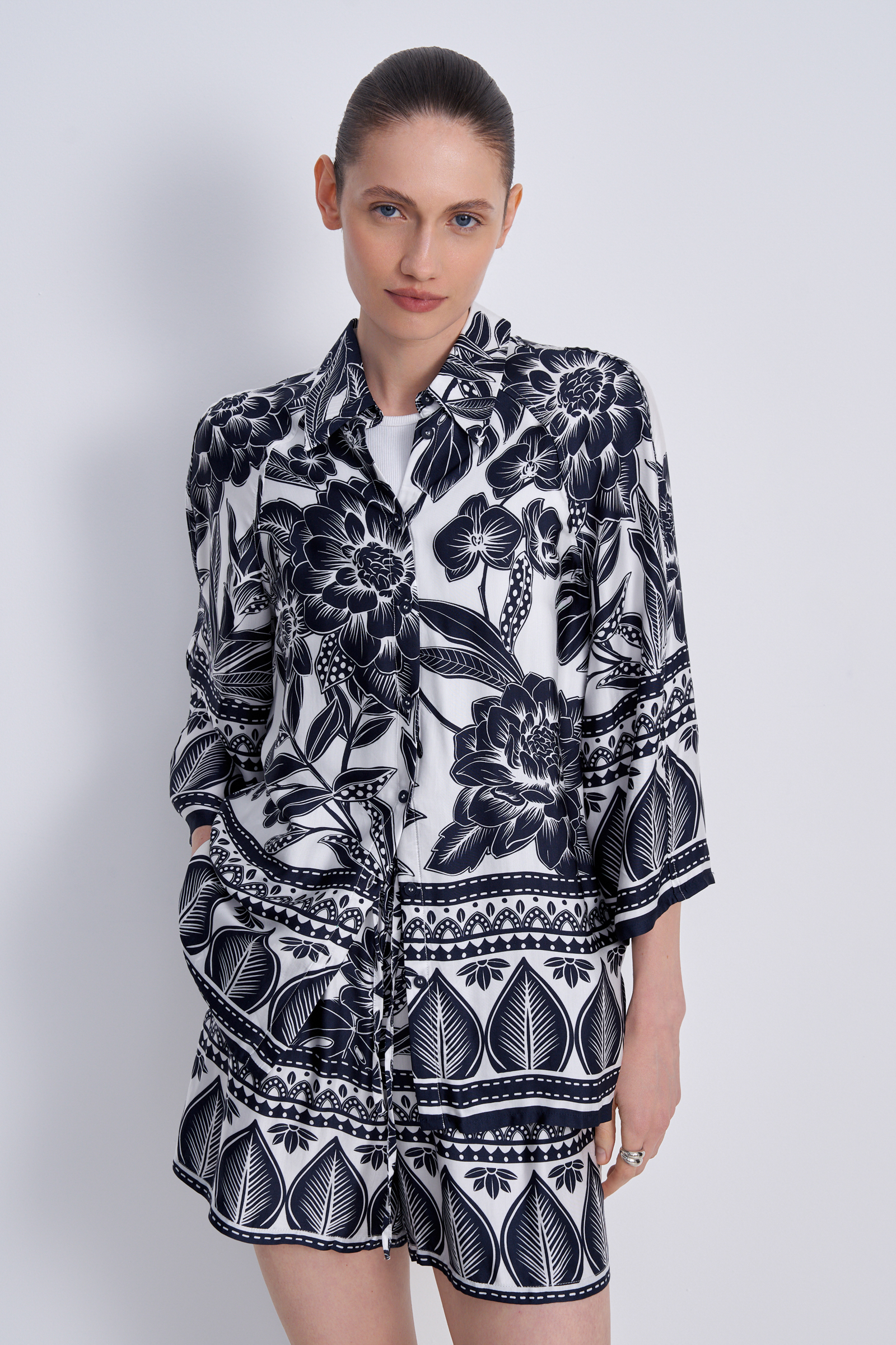 Блузка с укороченным рукавом и принтом