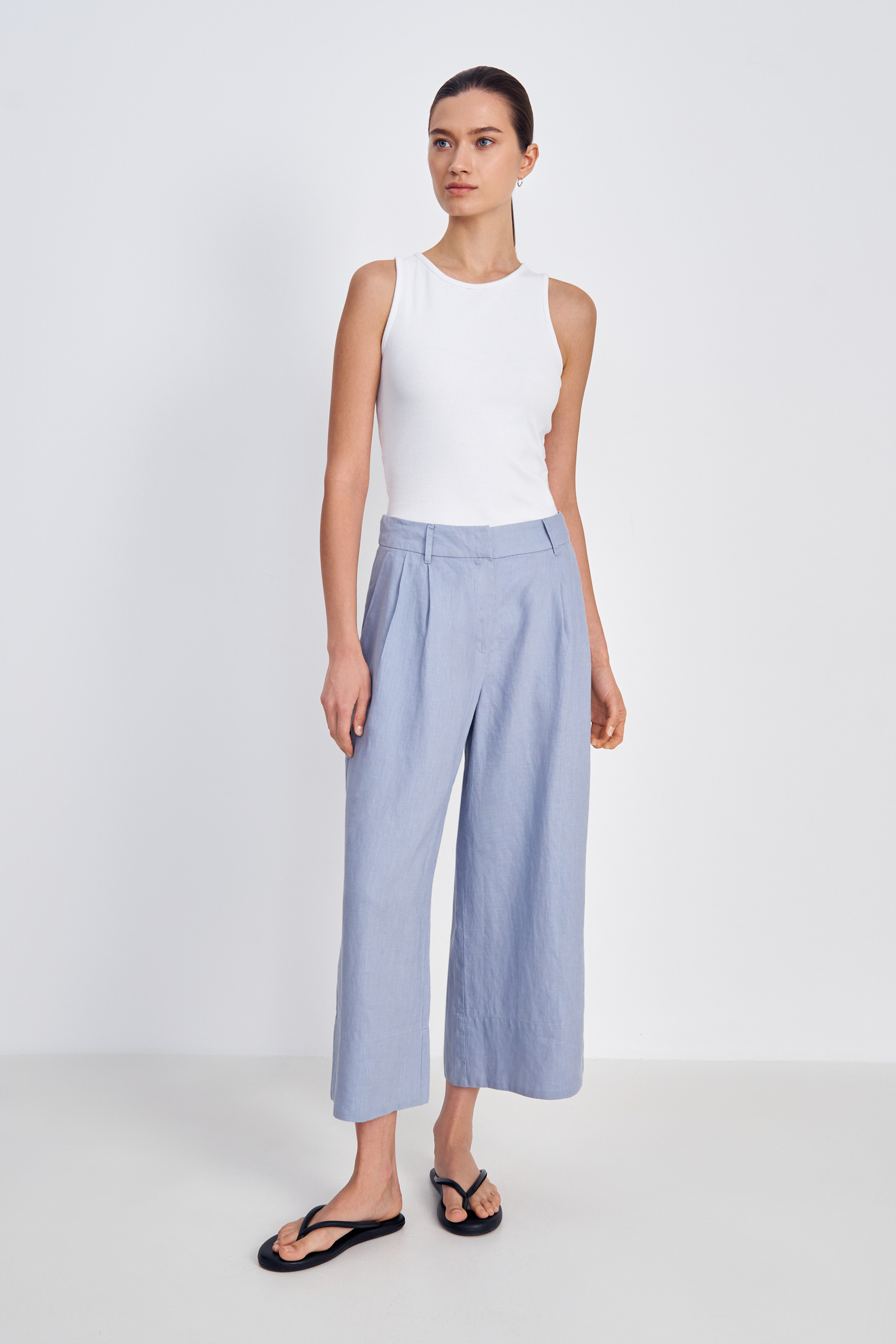 Укороченные брюки изо льна