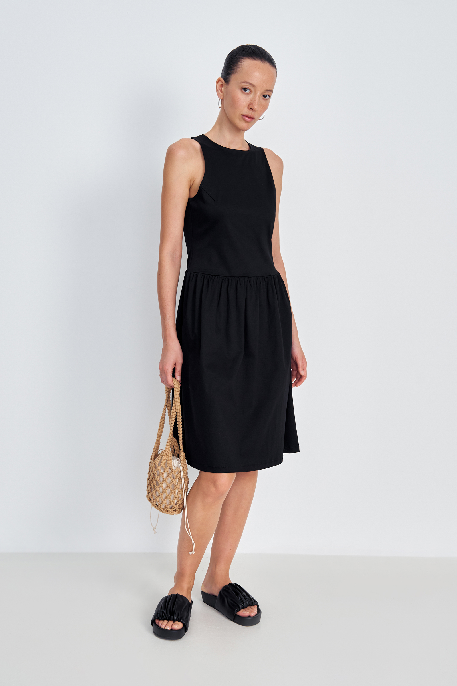 Новая коллекция уже на сайте! Порадуйте себя новыми образами.