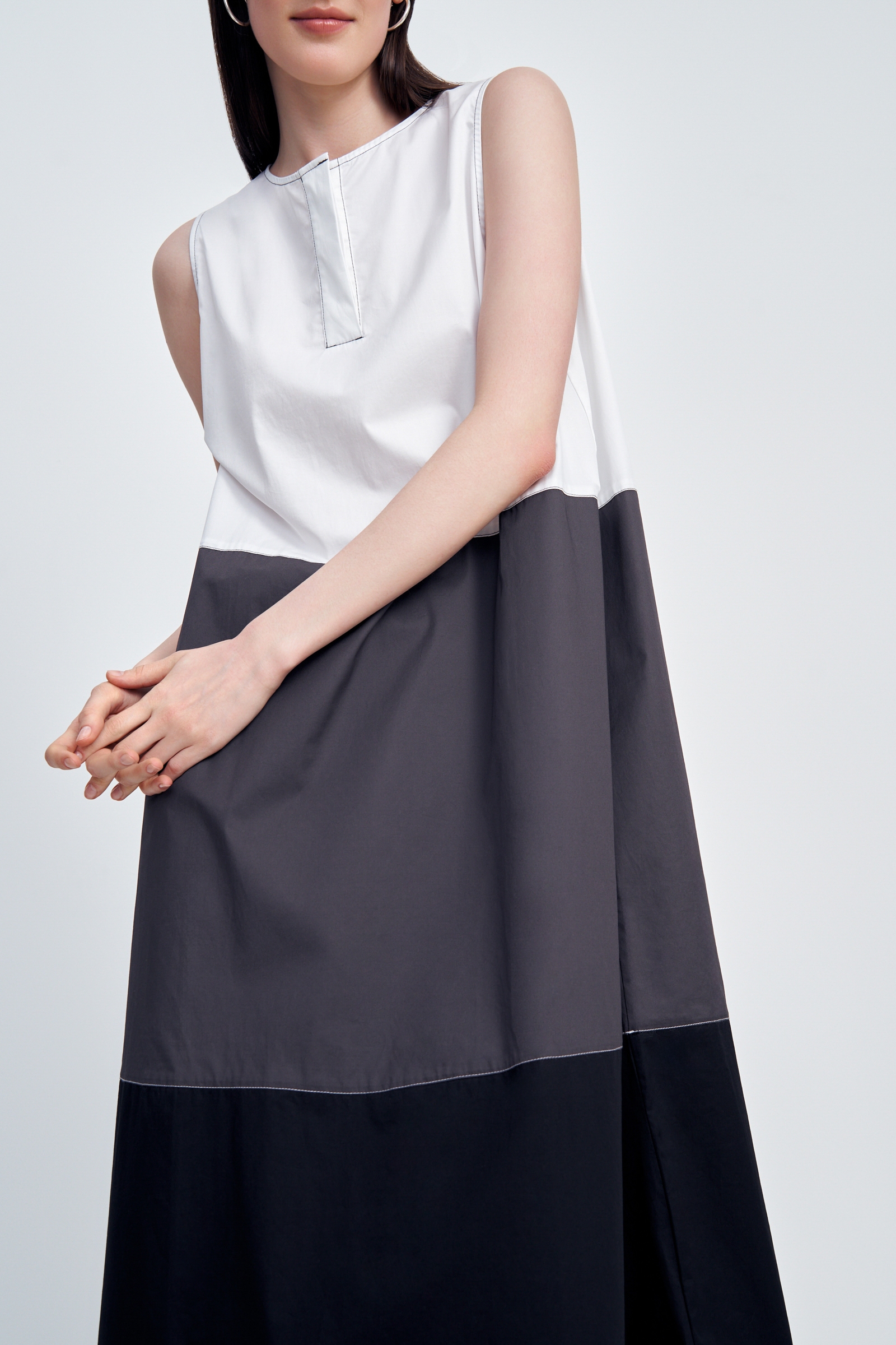 Платье с отделкой