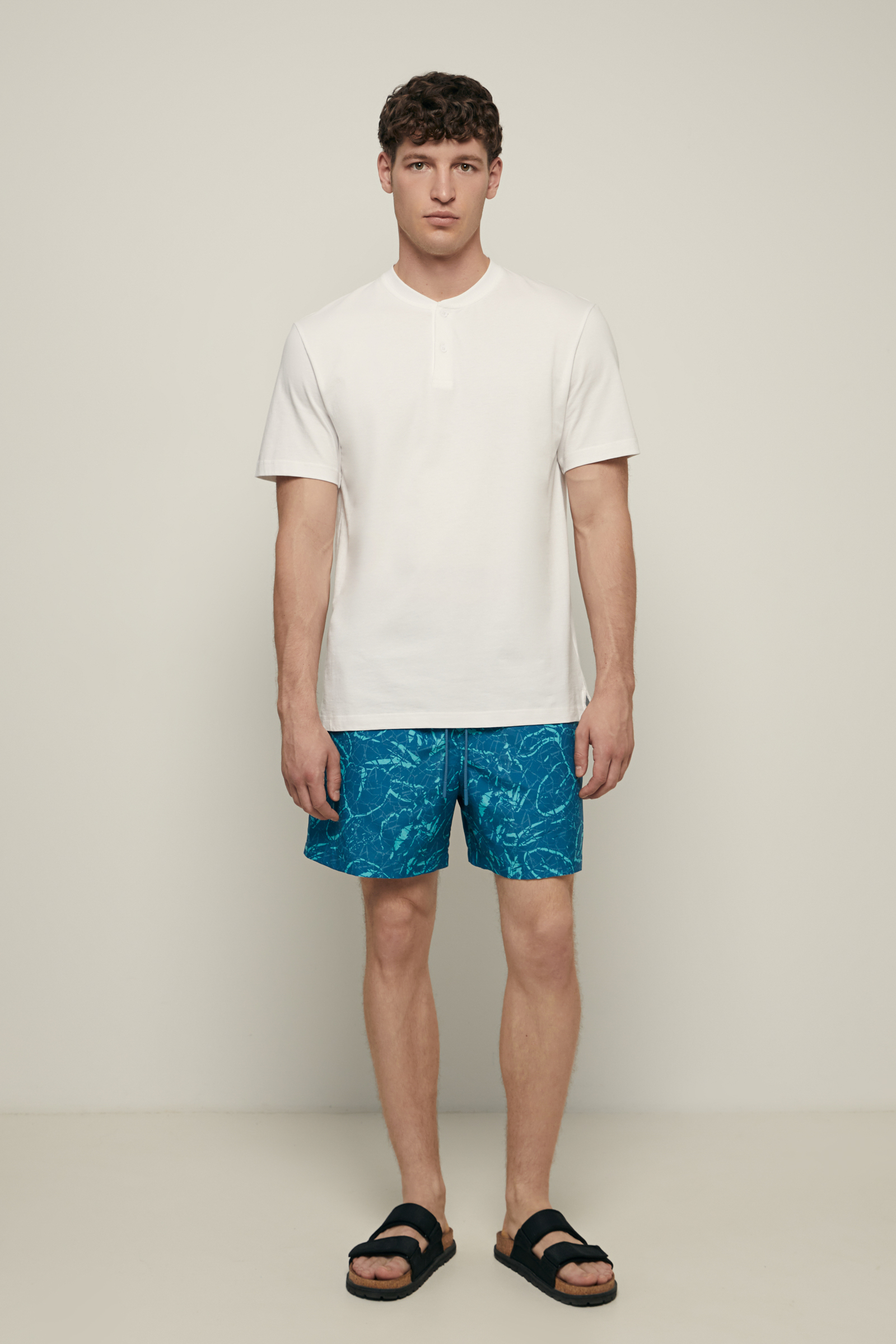 Плавательные шорты на резинке с принтом