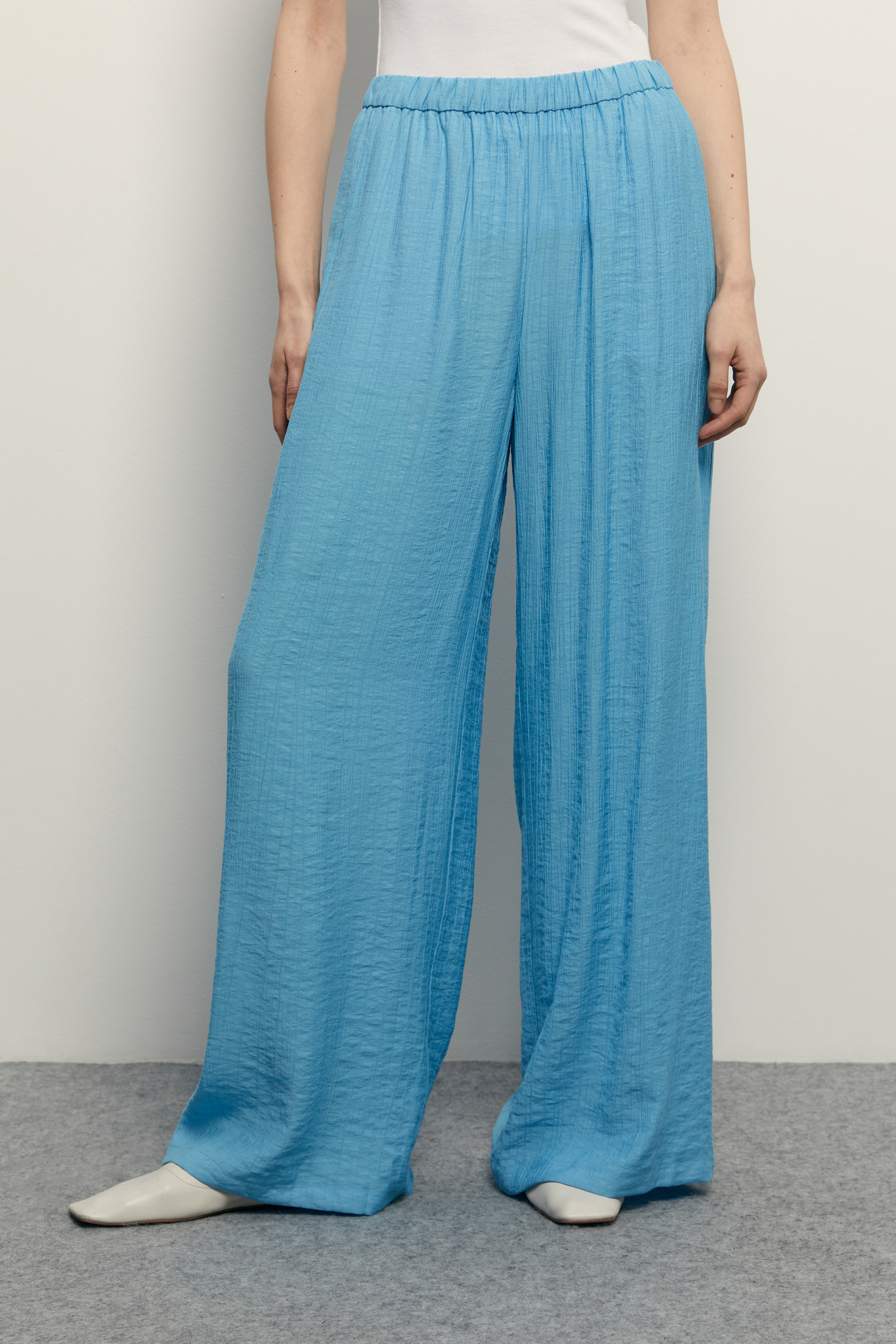 Широкие брюки на резинке 2990₽