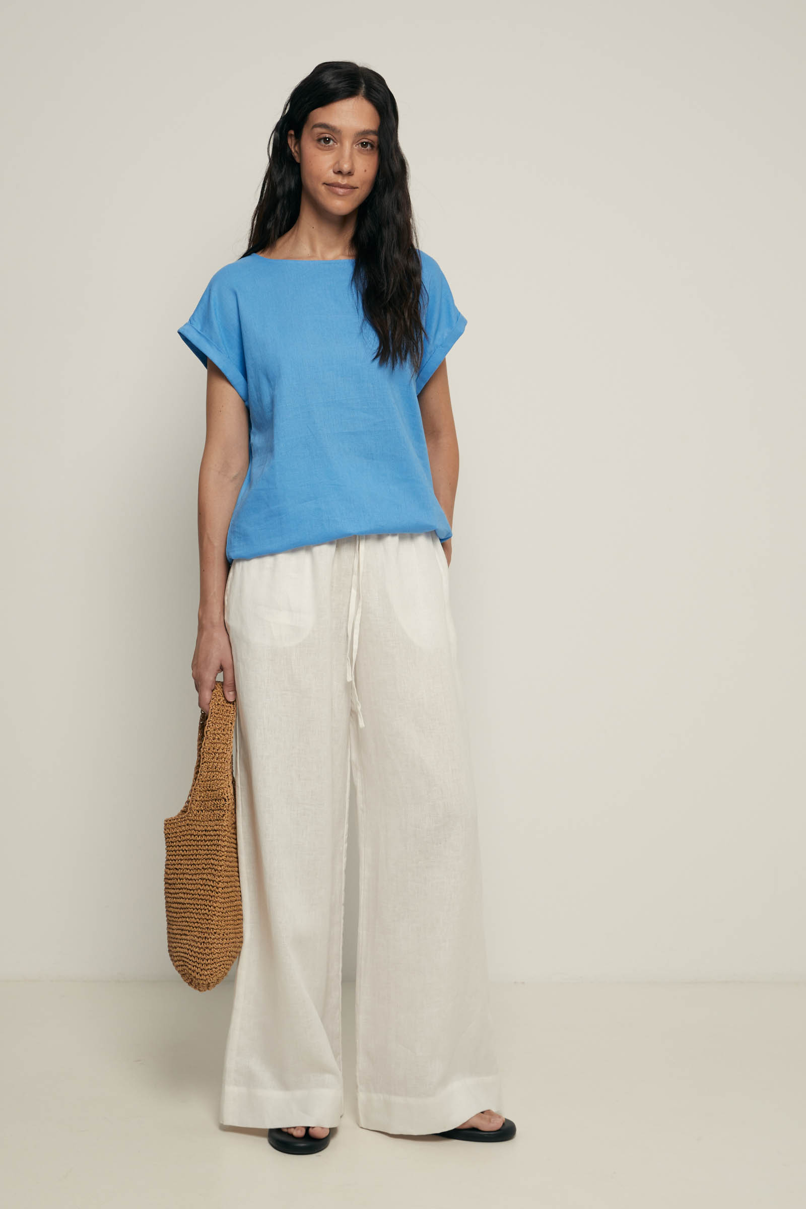 Блузка с коротким рукавом и добавлением льна