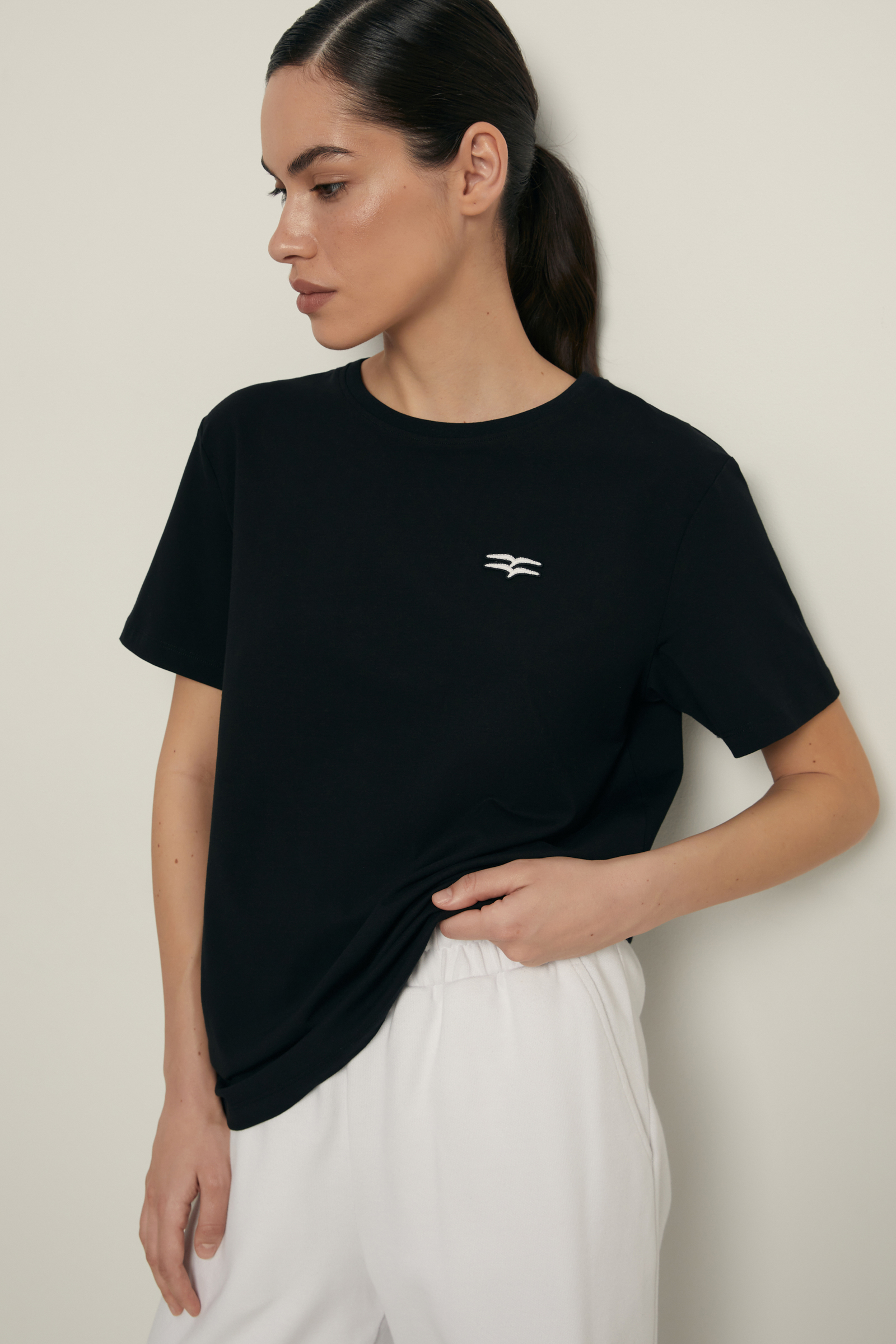 

Футболка прямого силуэта с вышивкой, 200 black, Футболка прямого силуэта с вышивкой