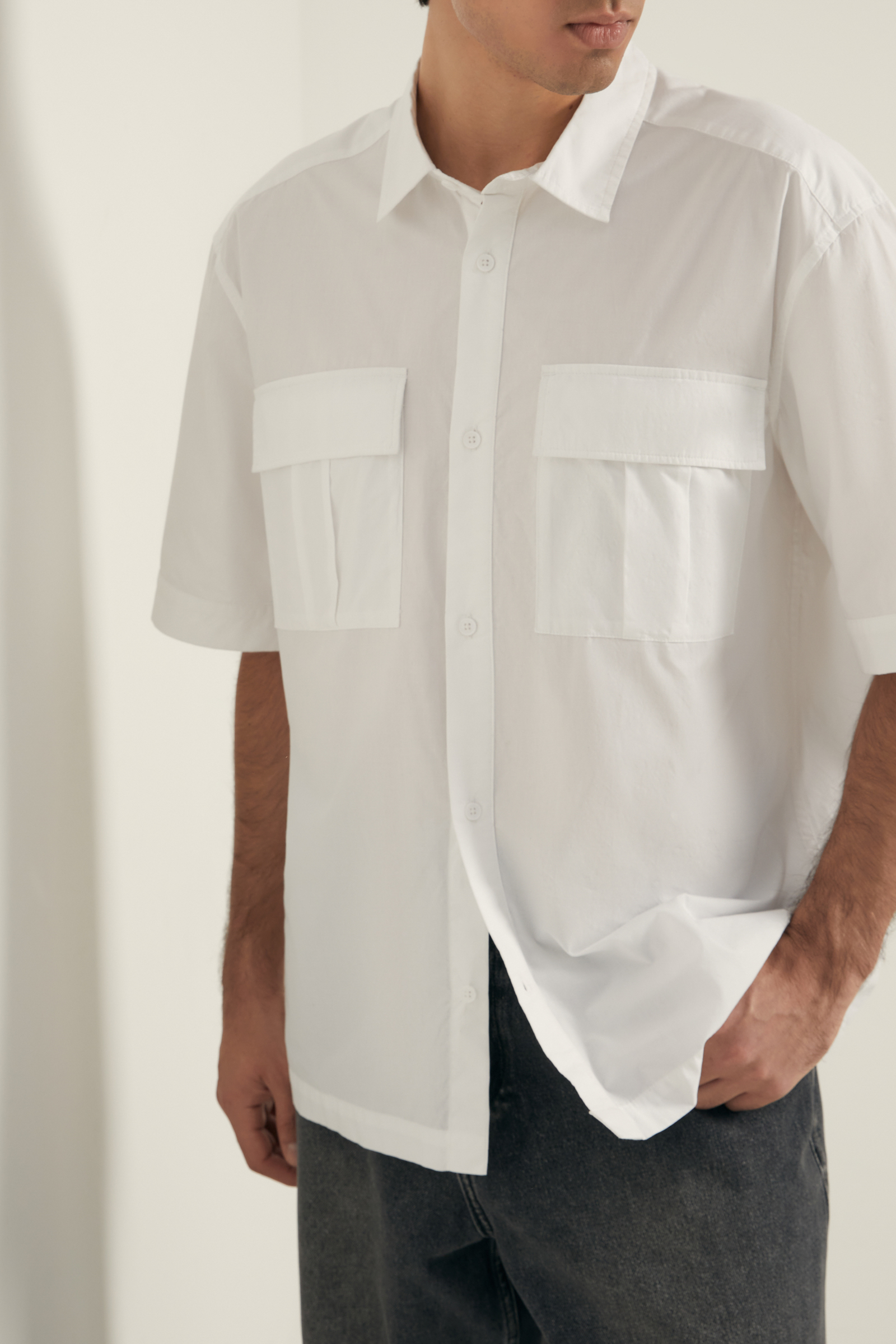 Рубашка с нагрудными карманами и принтом 903₽