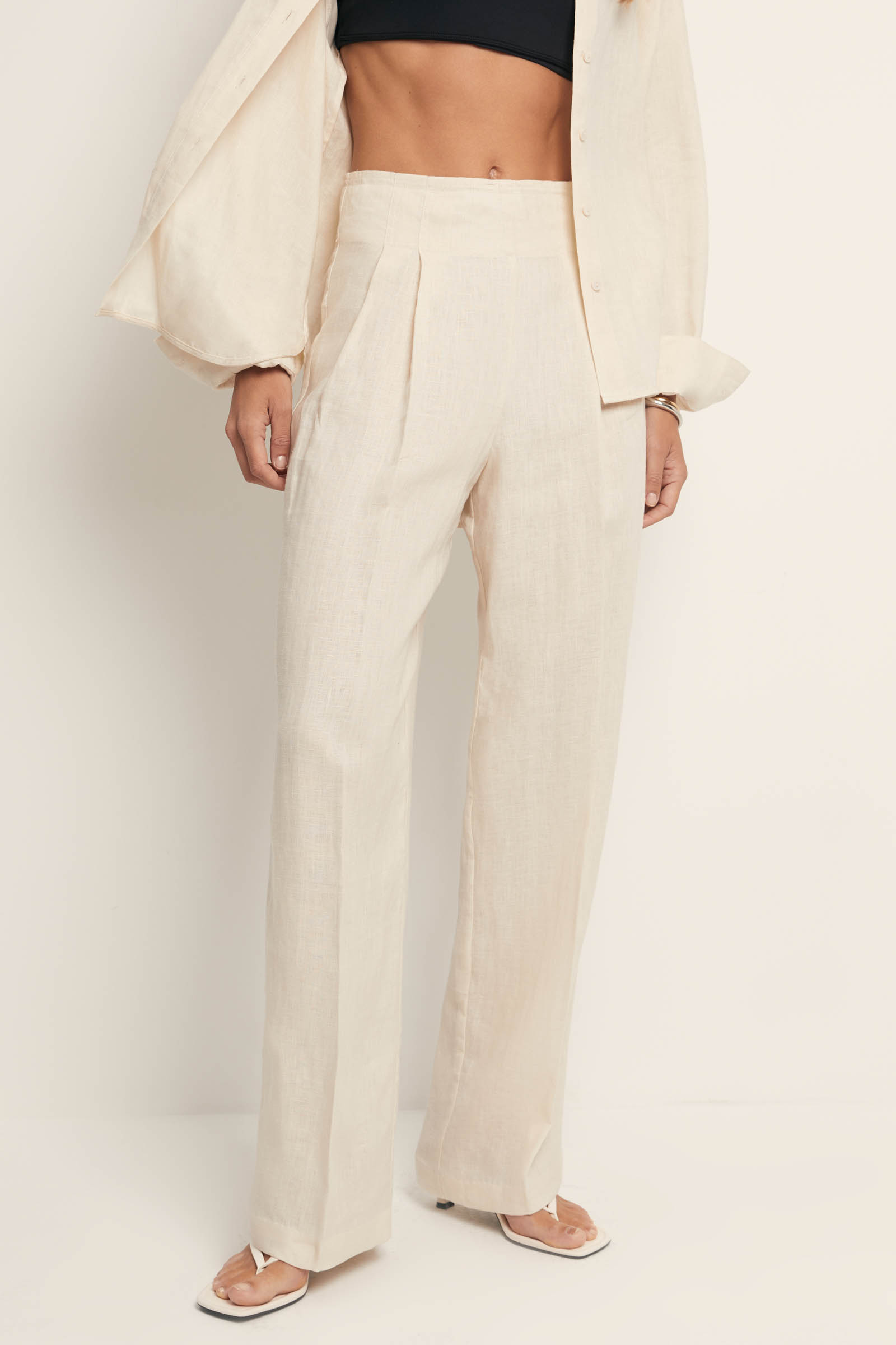 Брюки изо льна широкого силуэта 2990₽