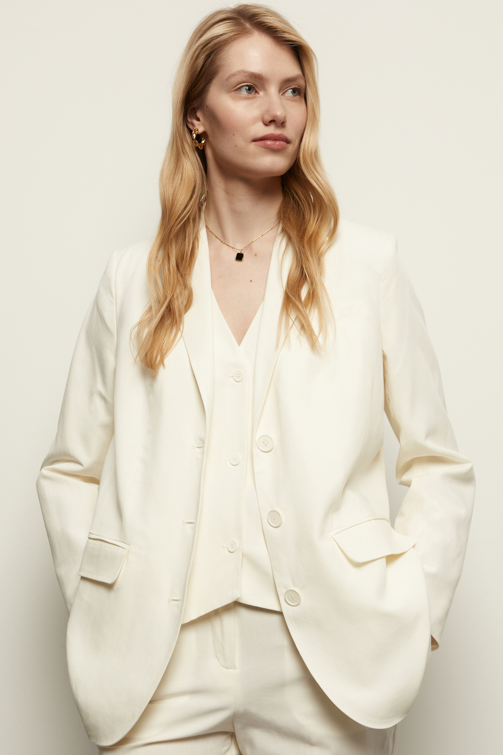 Однобортный жакет с добавлением льна 3990₽