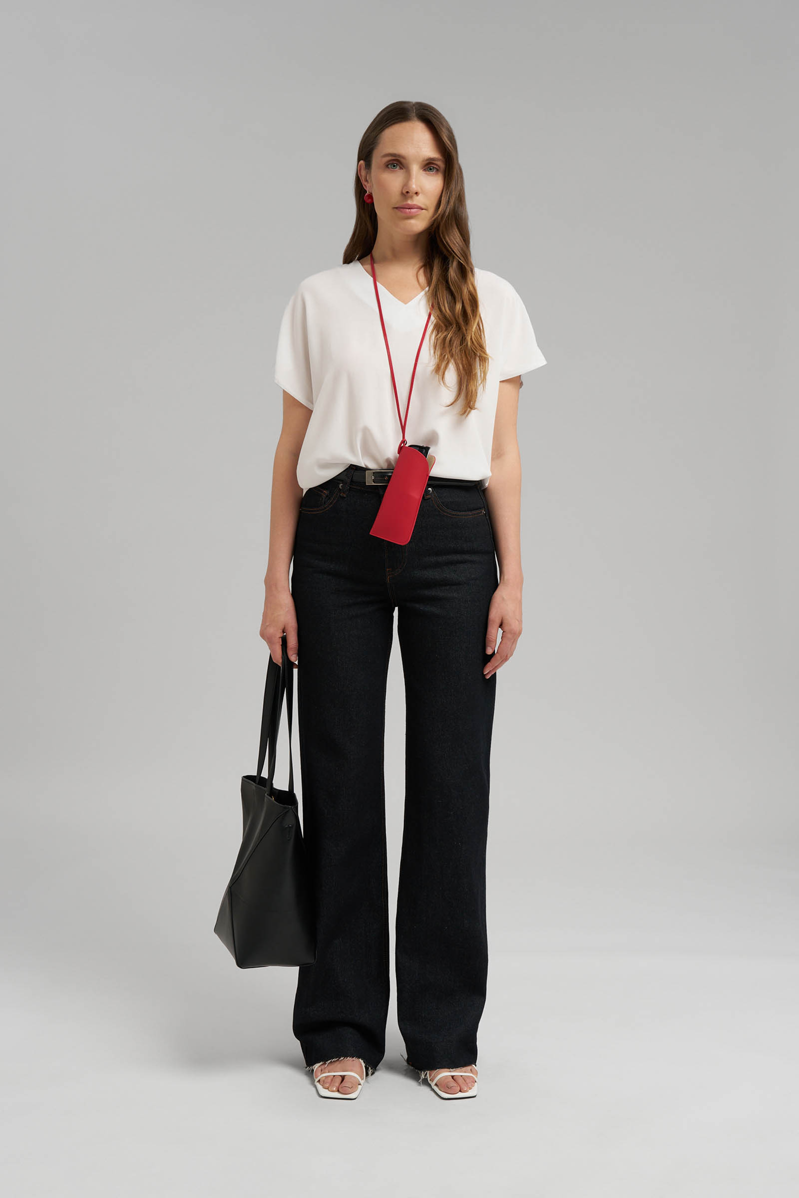 Блузка FINN FLARE свободная с V-вырезом, белый, арт. FSG110203