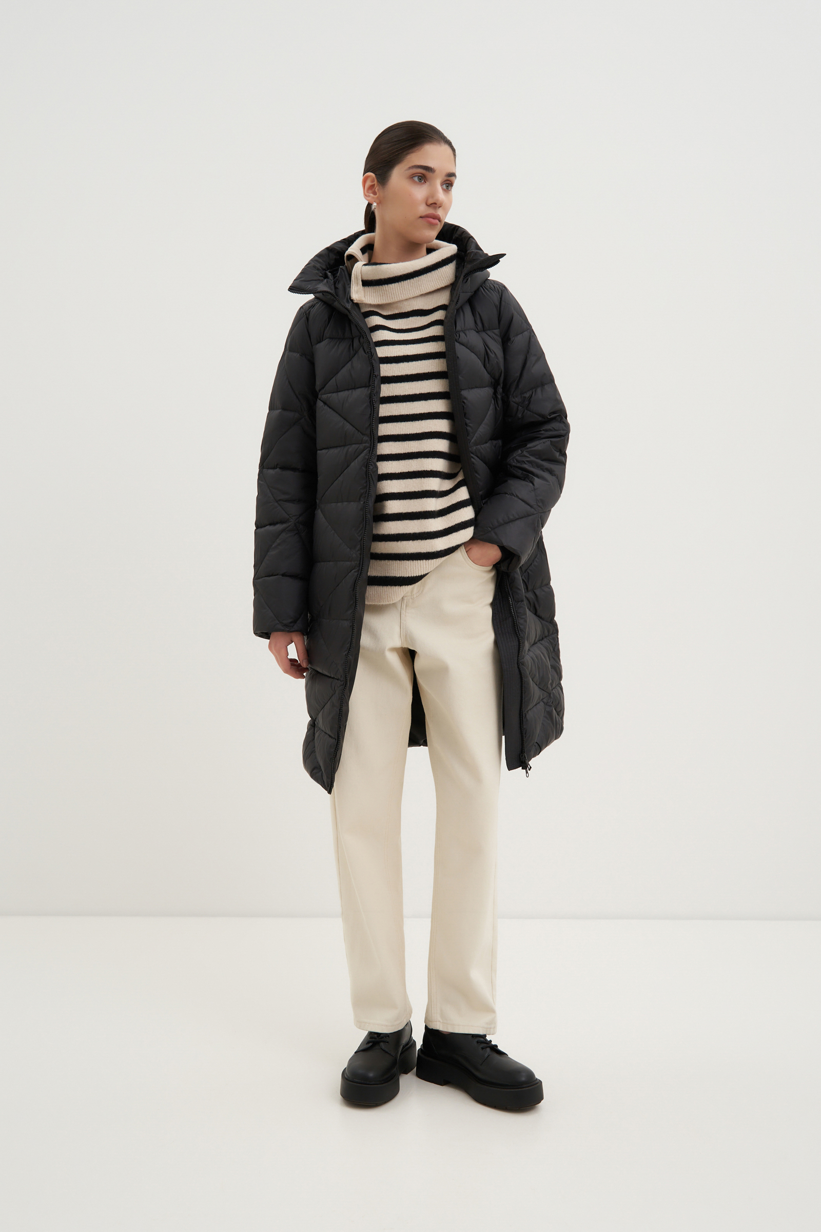 Стеганое утепленное пальто с капюшоном