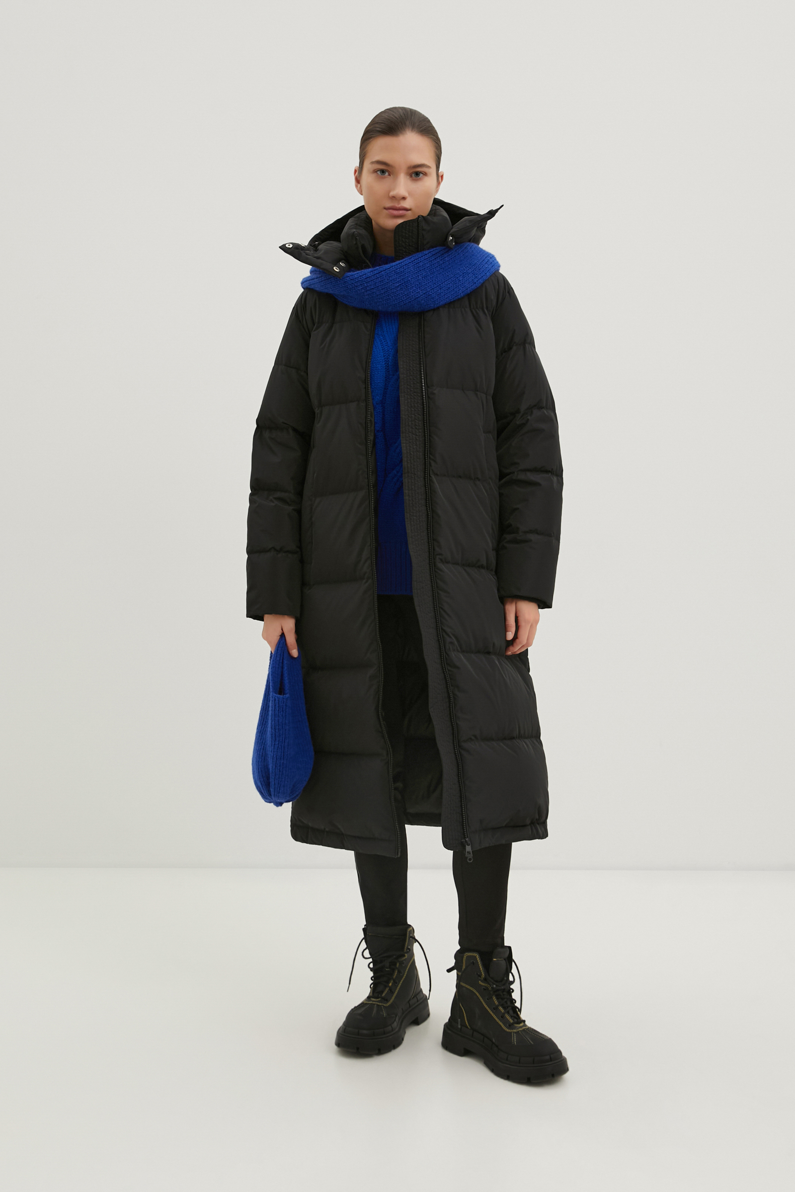 Стеганое пуховое пальто oversize силуэта