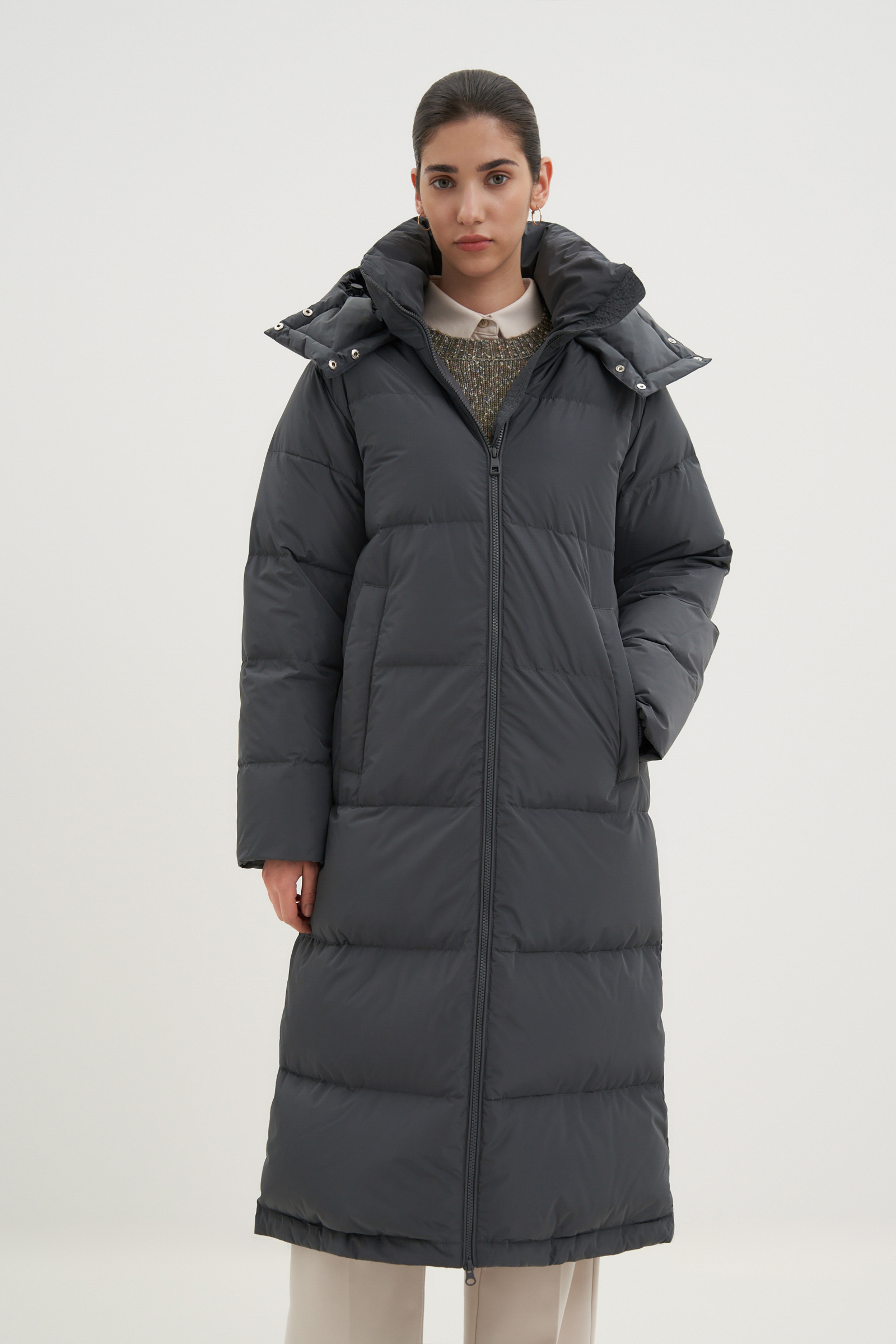 Стеганое пуховое пальто oversize силуэта