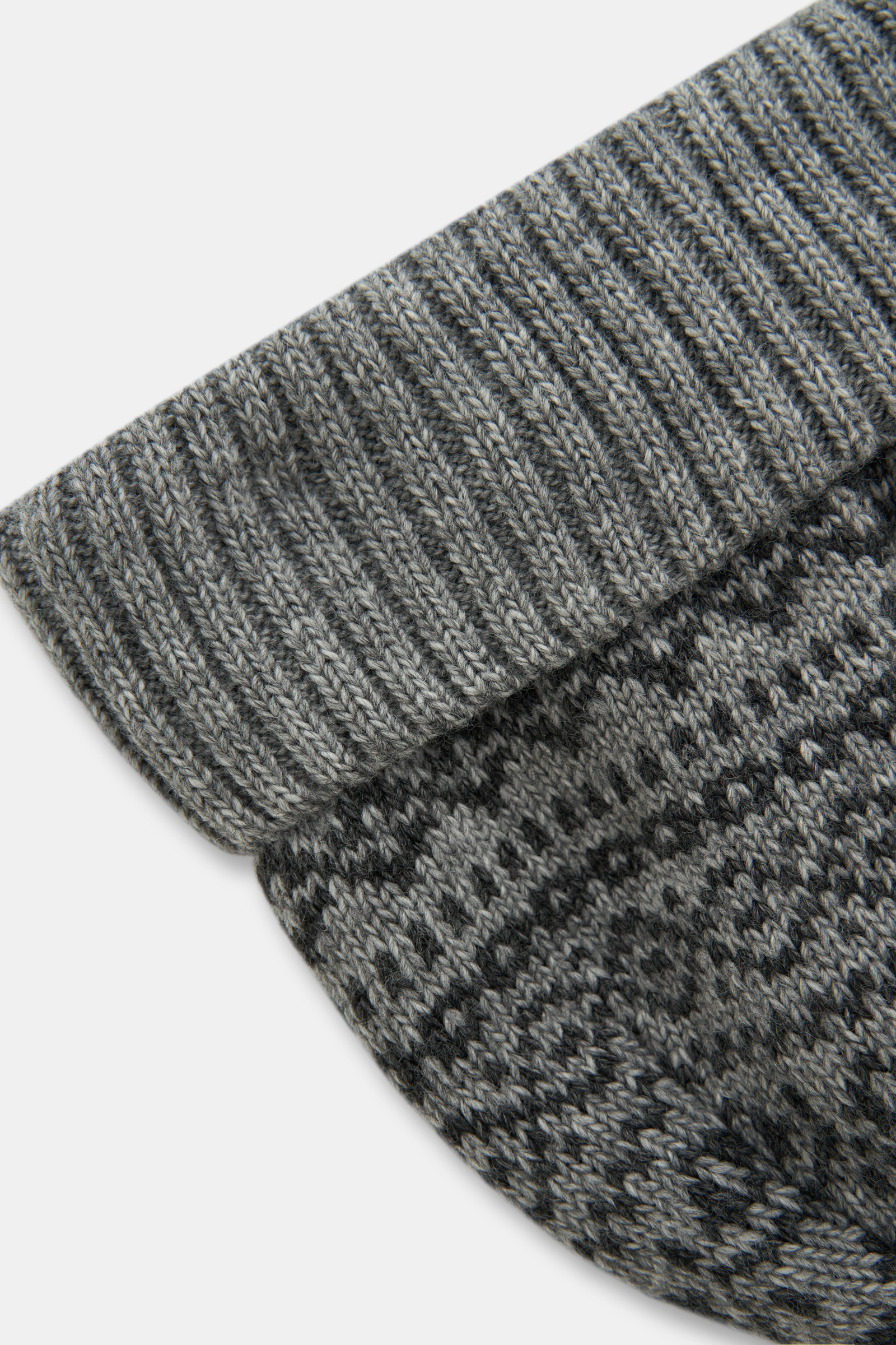 Шапка с жаккардовым узором с добавлением шерсти