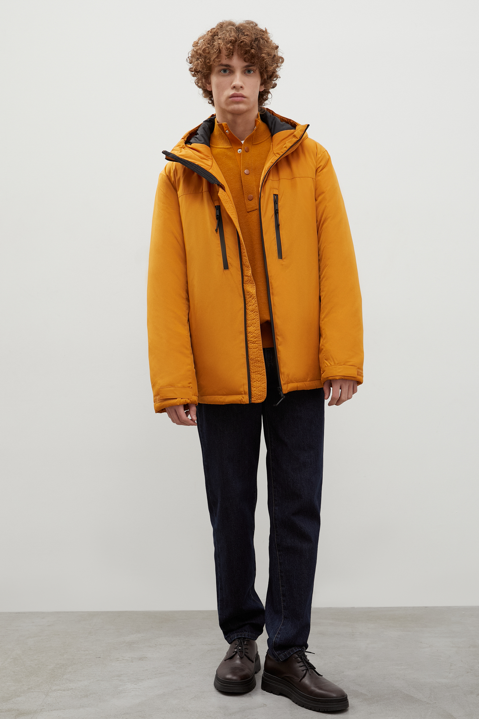 Утепленная куртка с капюшоном