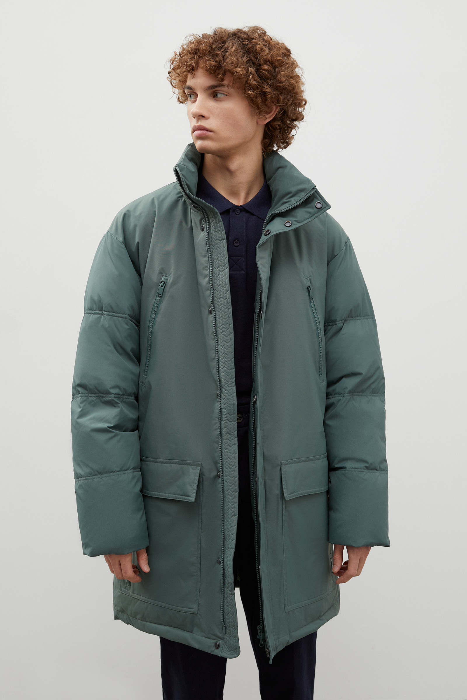 Пуховое пальто силуэта oversize