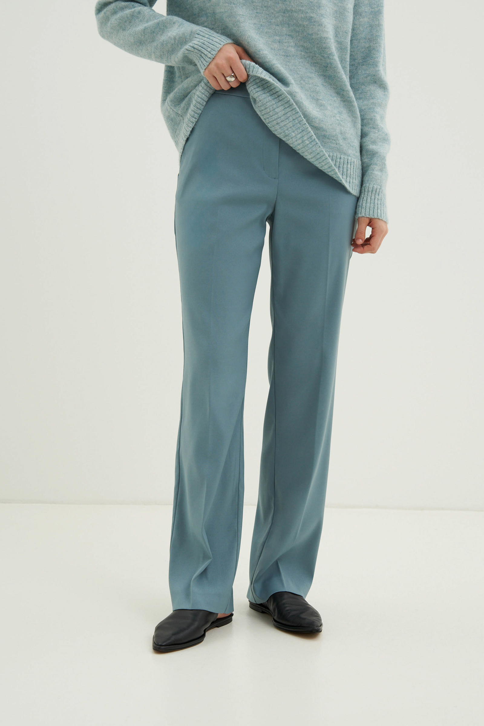 Брюки прямого силуэта на средней посадке