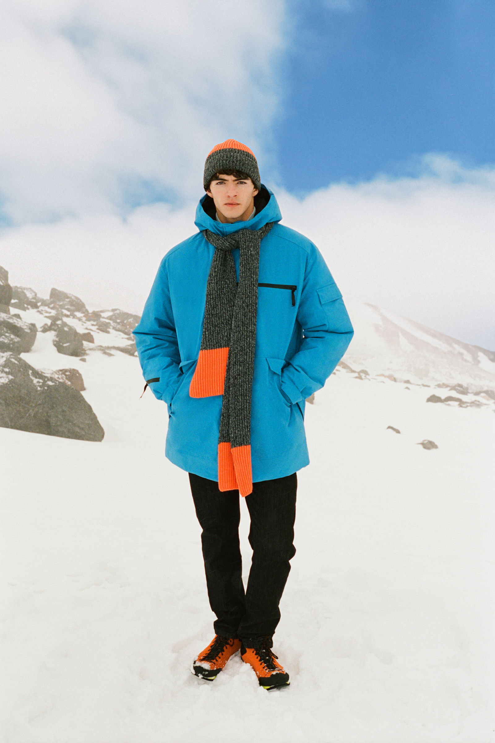 Полупальто утепленное с капюшоном