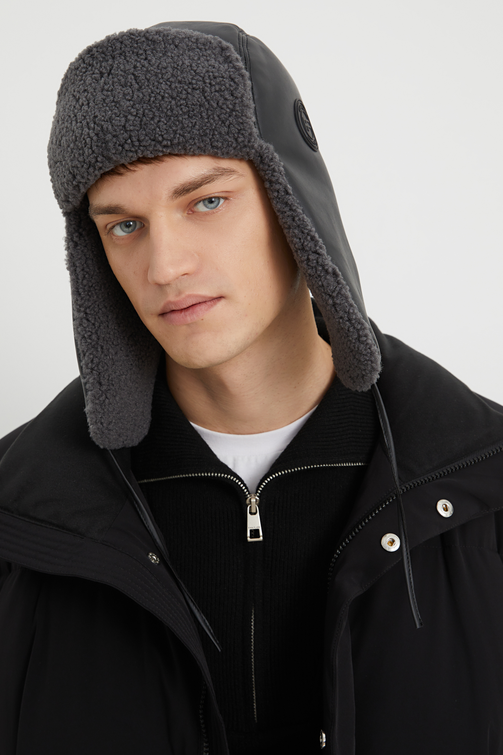 Шапка-ушанка из искусственной кожи