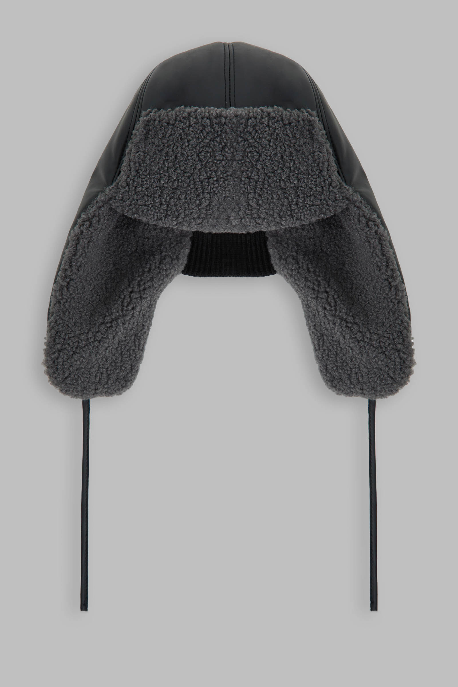 Шапка-ушанка из искусственной кожи