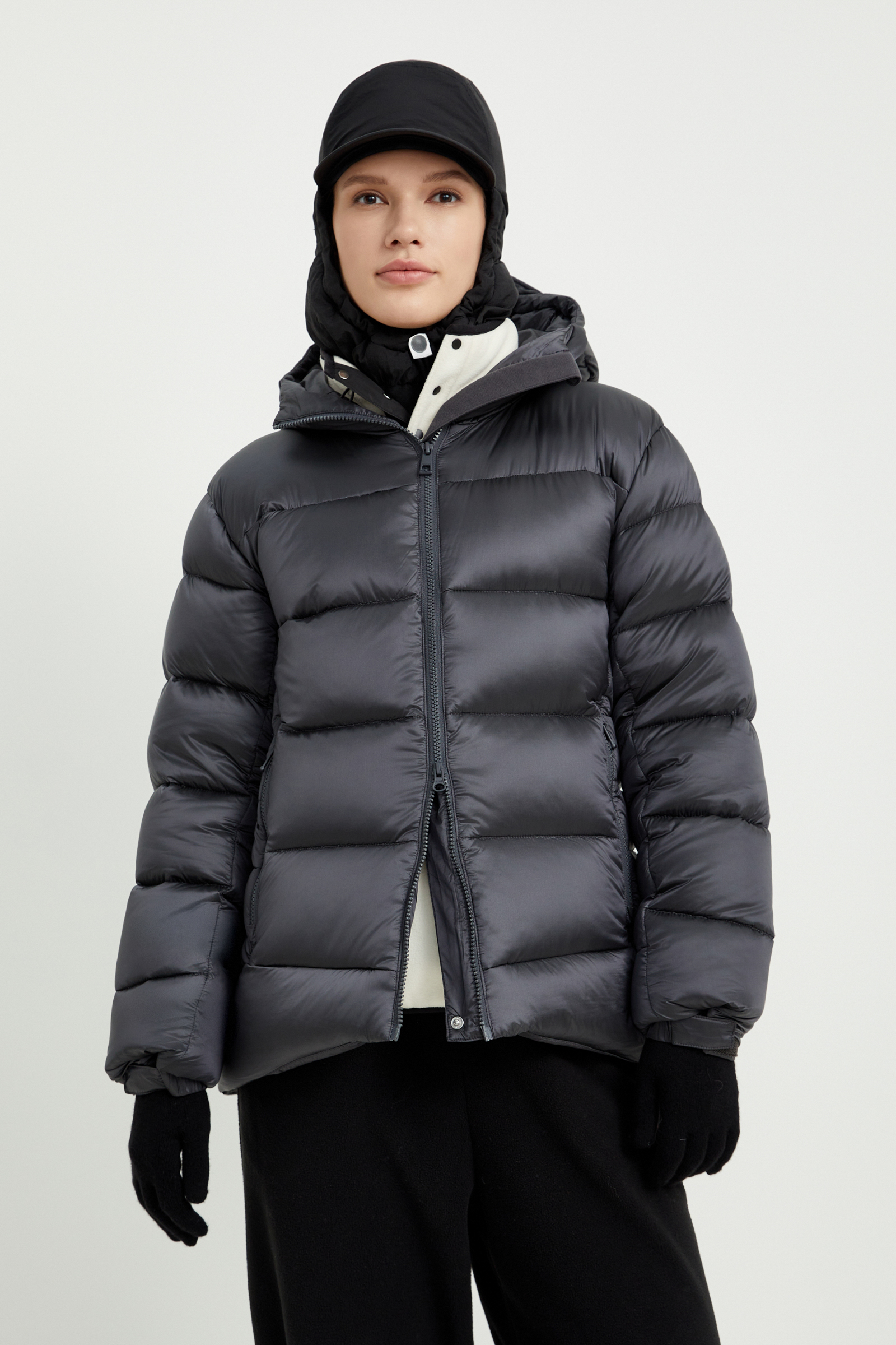 Удлиненный пуховик полуприлегающего силуэта