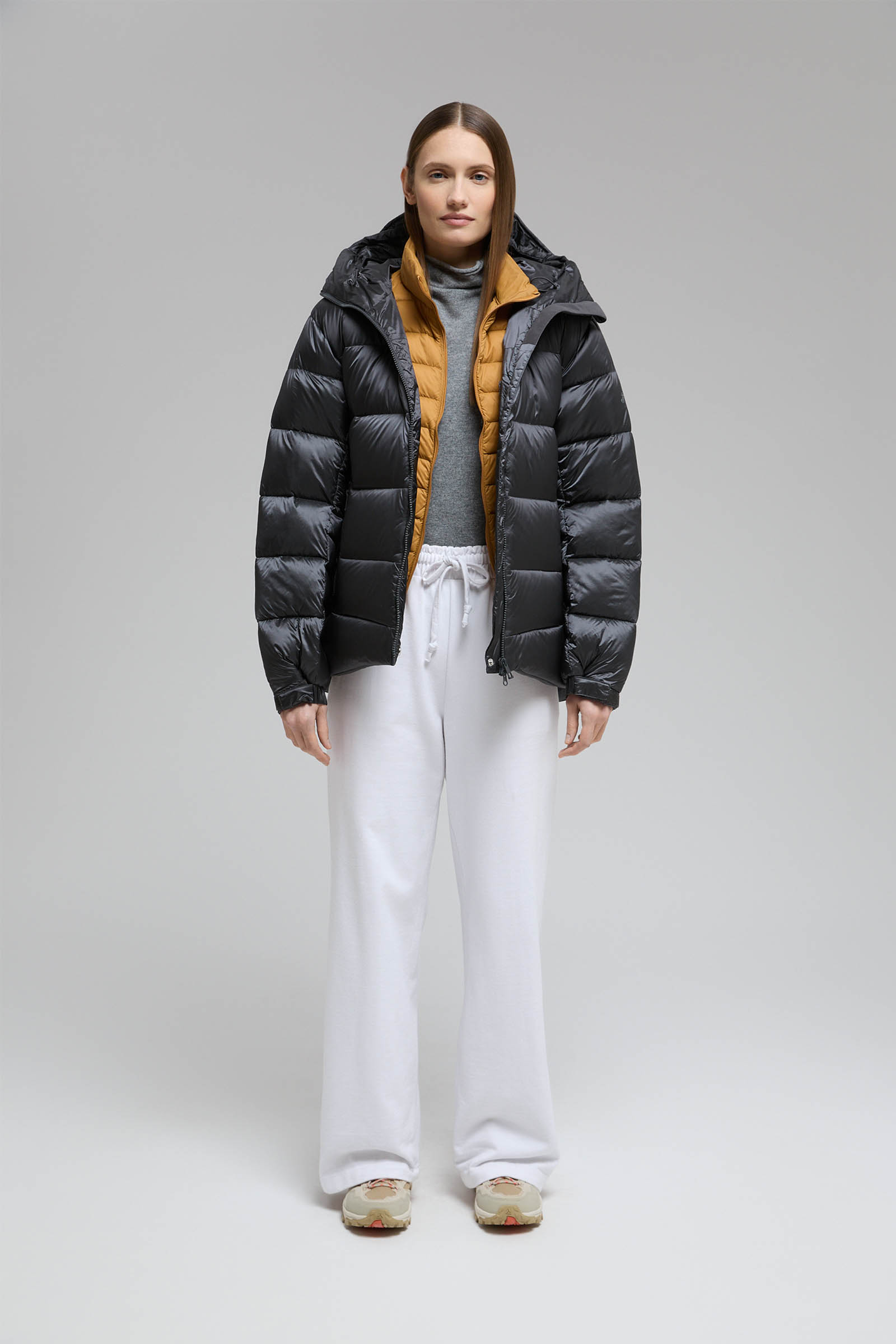 Удлиненный пуховик полуприлегающего силуэта 27990₽