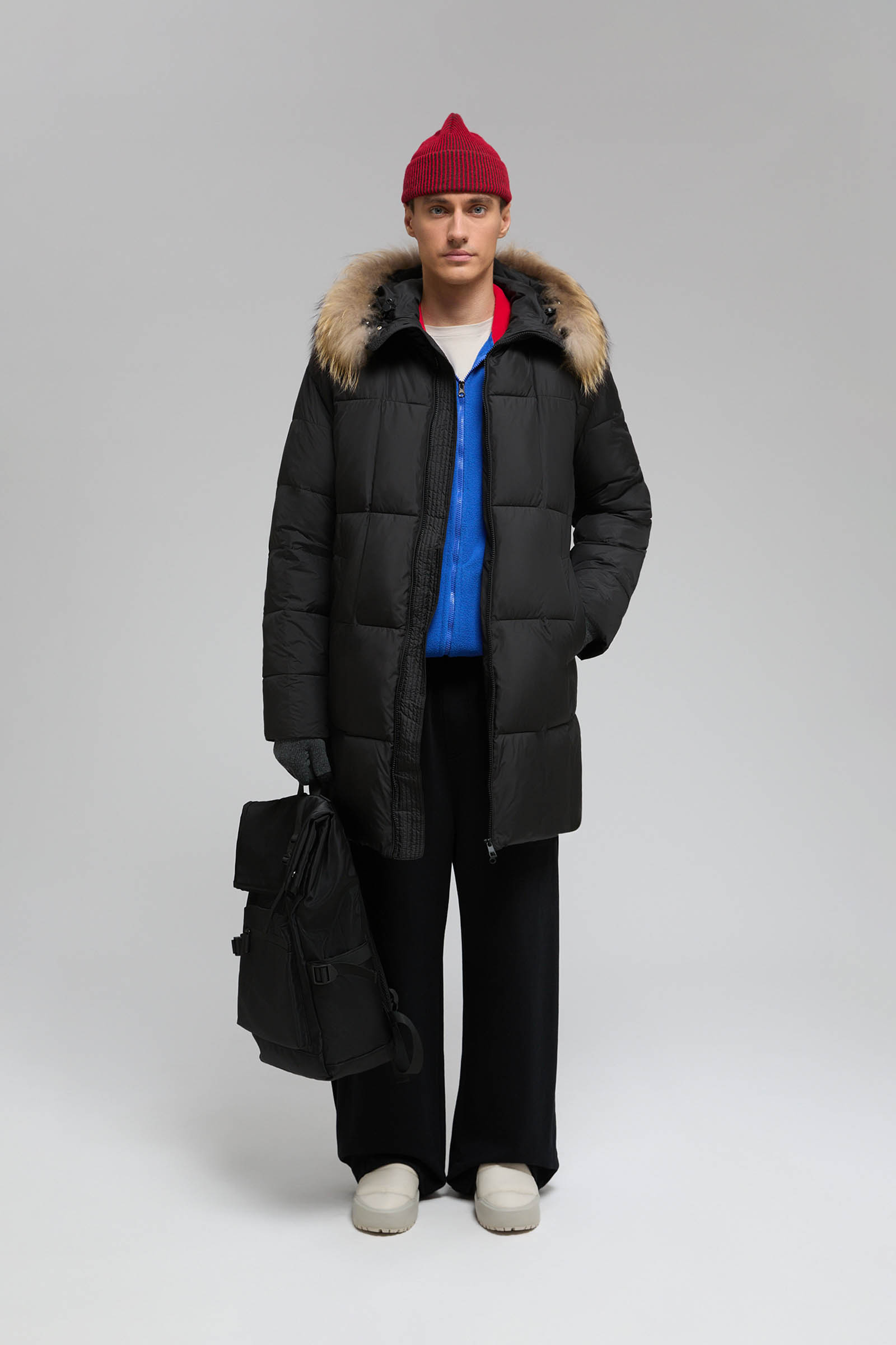 Стеганая куртка с капюшоном и меховой опушкой 25199₽