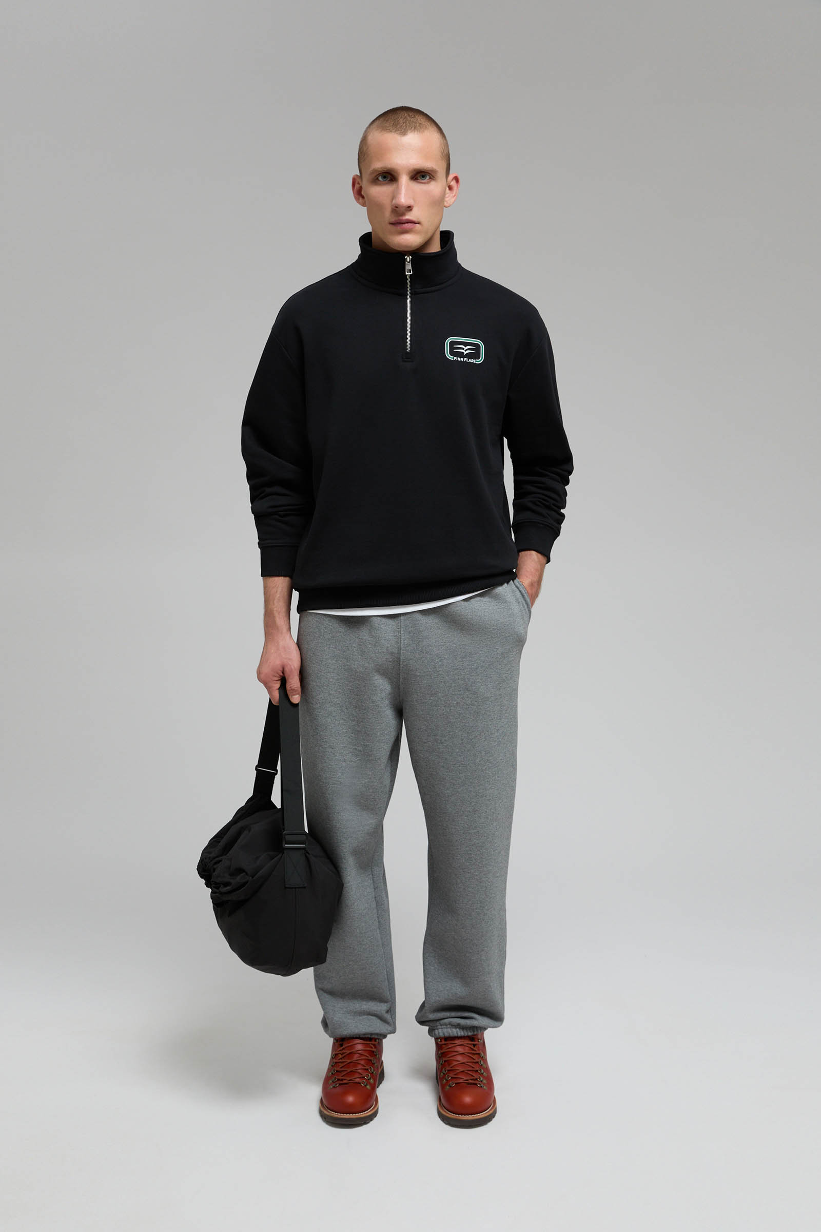 Толстовка FINN FLARE с воротником на молнии, черный, арт. FWF21066