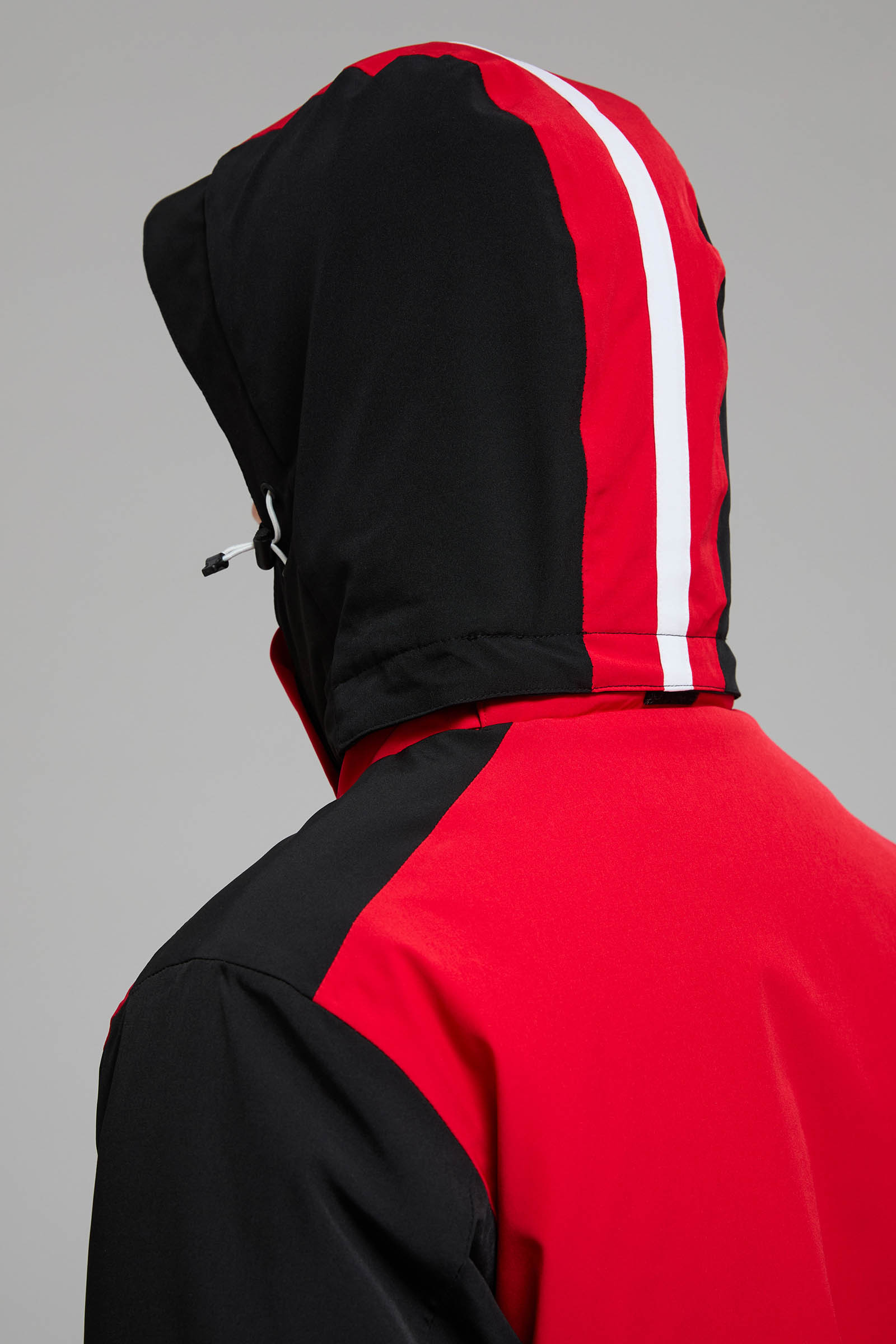 

Горнолыжная куртка со съемным капюшоном, 200 mc black, Горнолыжная куртка со съемным капюшоном