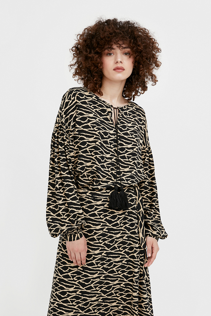 Свободная блуза с завязками-кисточками