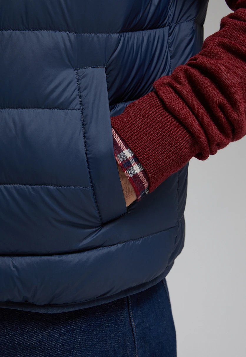 Стеганый пуховый жилет Темно-cиний BAS-20053Купить в интернет-магазине FINN FLARE, предосмотр фото №5 Стеганый пуховый жилет, Модель BAS-20053, Фото №5