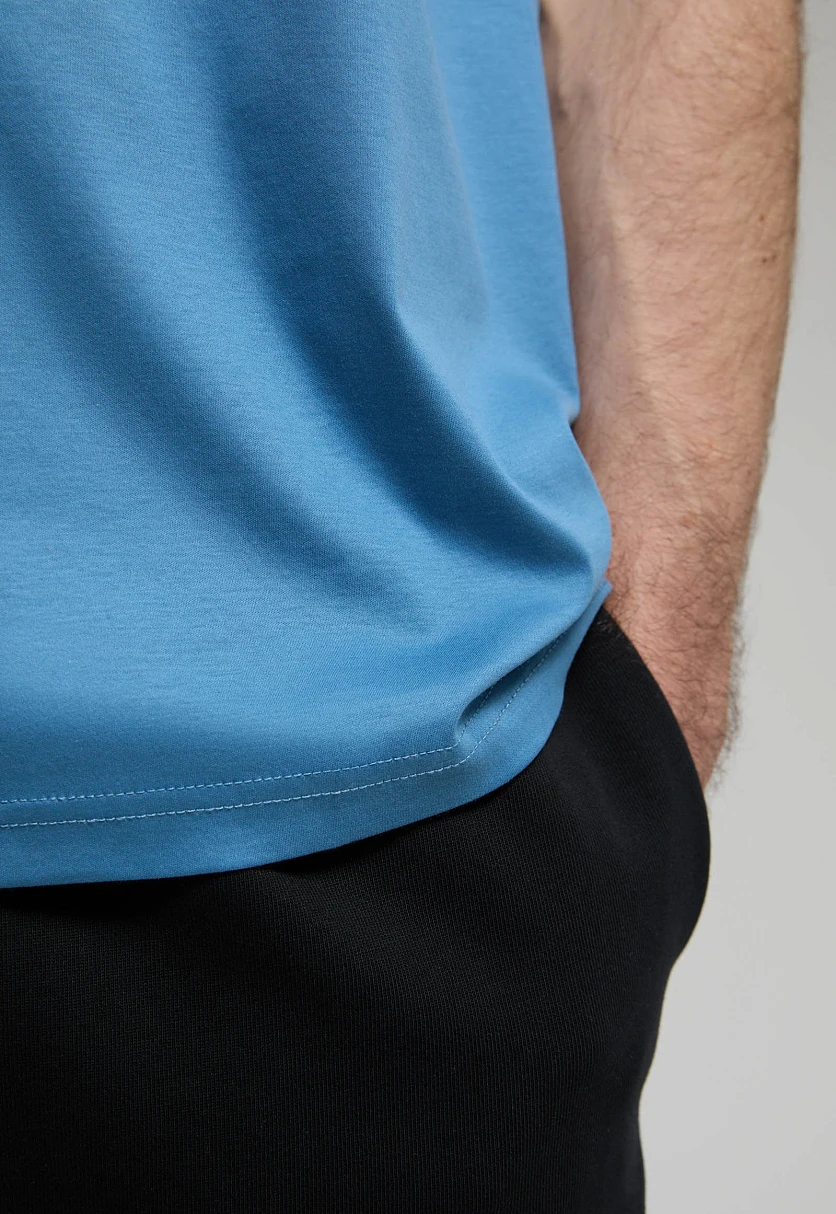 Футболка из хлопка прямого кроя Темно-голубой BAS-200121Купить в интернет-магазине FINN FLARE, предосмотр фото №4 Футболка из хлопка прямого кроя, Модель BAS-200121, Фото №4