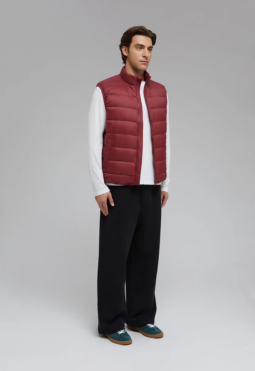 Стеганый пуховый жилет 376 cordovan BAS-20053Купить в интернет-магазине FINN FLARE, предосмотр фото №3 Стеганый пуховый жилет, Модель BAS-20053, Фото №3