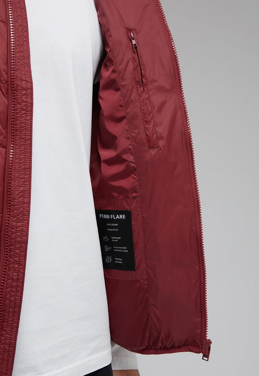 Стеганый пуховый жилет 376 cordovan BAS-20053Купить в интернет-магазине FINN FLARE, предосмотр фото №9 Стеганый пуховый жилет, Модель BAS-20053, Фото №9