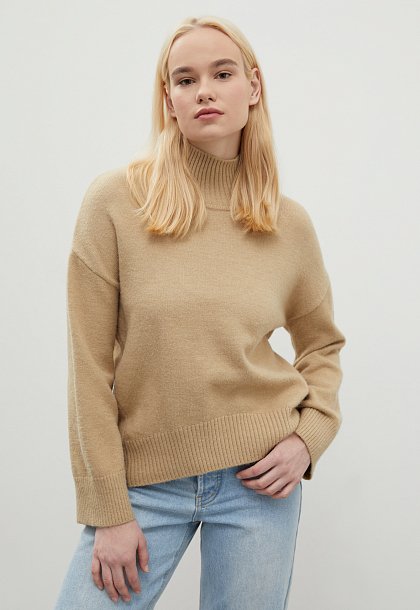 Базовый свитер oversize силуэта Базовый свитер oversize силуэта