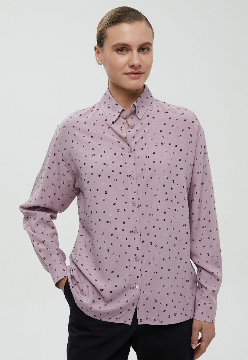 Блузка свободного кроя с отложным воротником