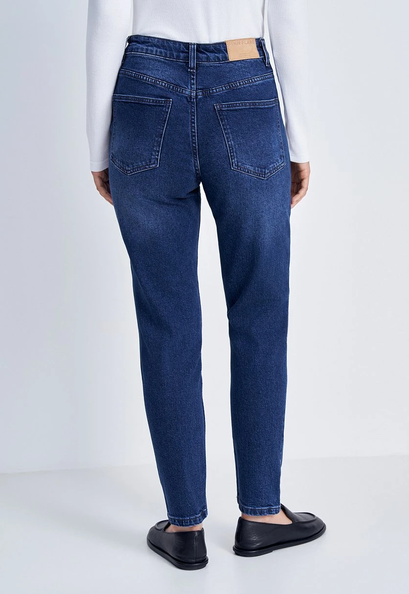 Джинсы mom fit женские Темно-cиний FAD15003Купить в интернет-магазине FINN FLARE, предосмотр фото №5 Джинсы mom fit женские, Модель FAD15003, Фото №5
