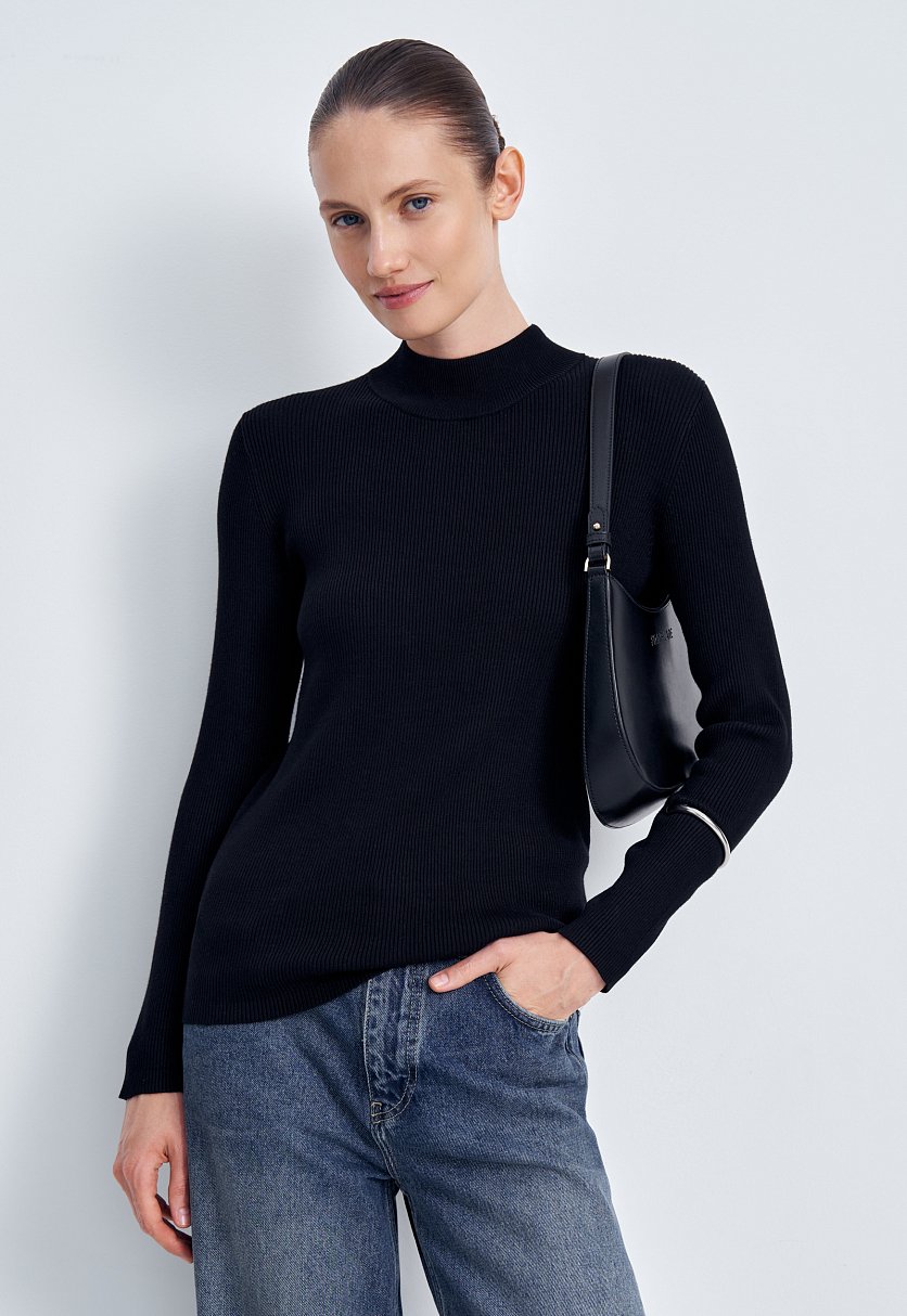 Джемпер приталенного силуэта с воротником-стойкой