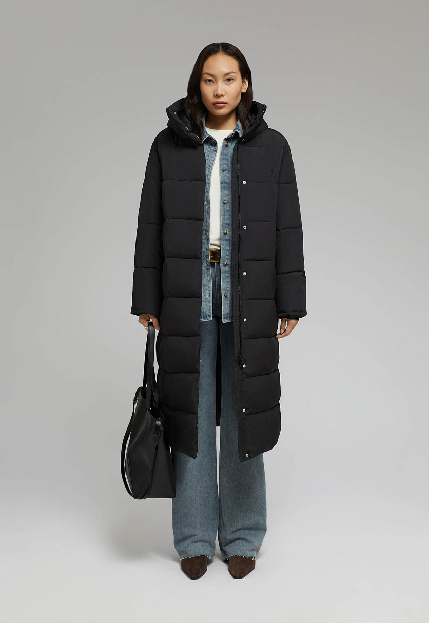 Утепленное пальто с капюшоном Утепленное пальто с капюшоном