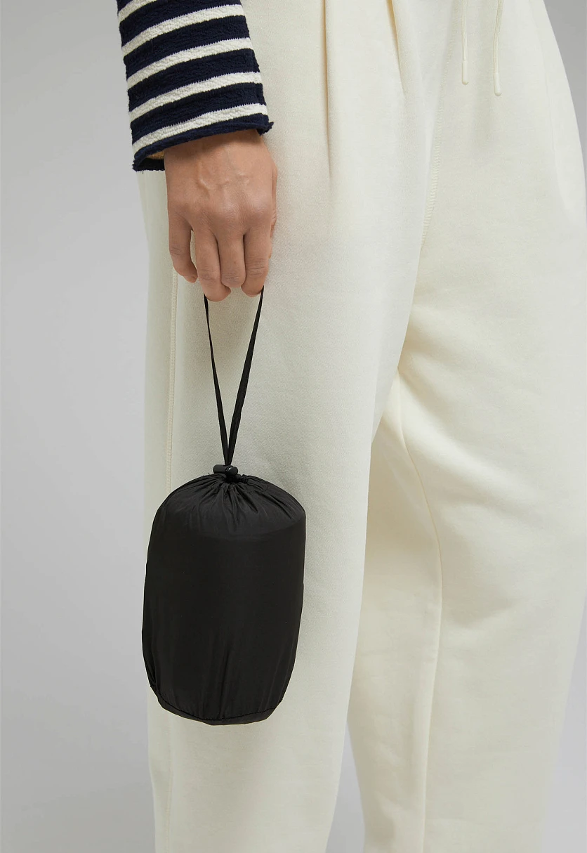 Стеганый пуховик с натуральным пухом Черный FAF12001Купить в интернет-магазине FINN FLARE, предосмотр фото №5 Стеганый пуховик с натуральным пухом, Модель FAF12001, Фото №5