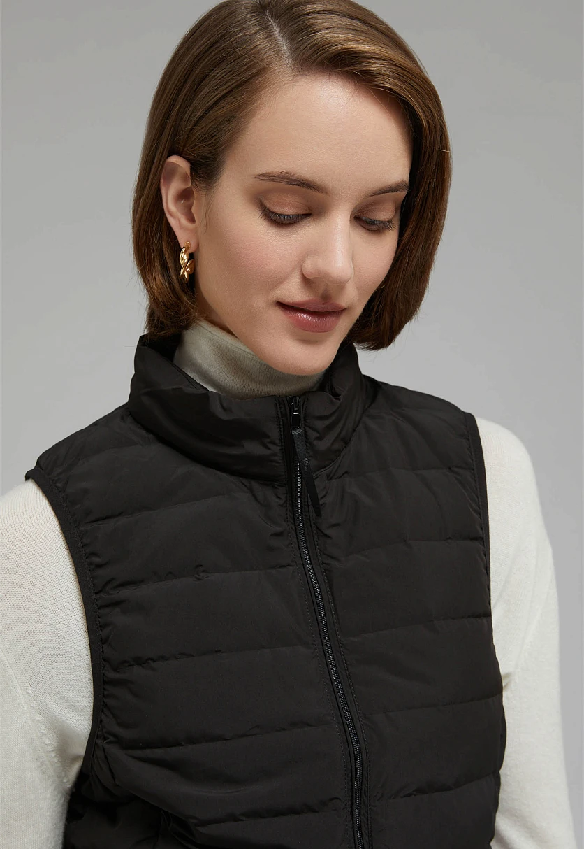 Пуховый жилет с натуральным пухом Черный FAF12002Купить в интернет-магазине FINN FLARE, предосмотр фото №6 Пуховый жилет с натуральным пухом, Модель FAF12002, Фото №6