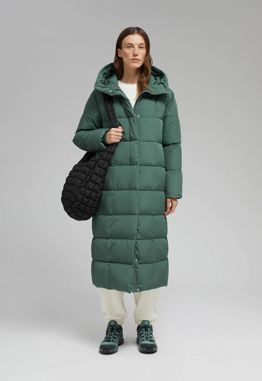 Утепленное пальто с капюшоном
